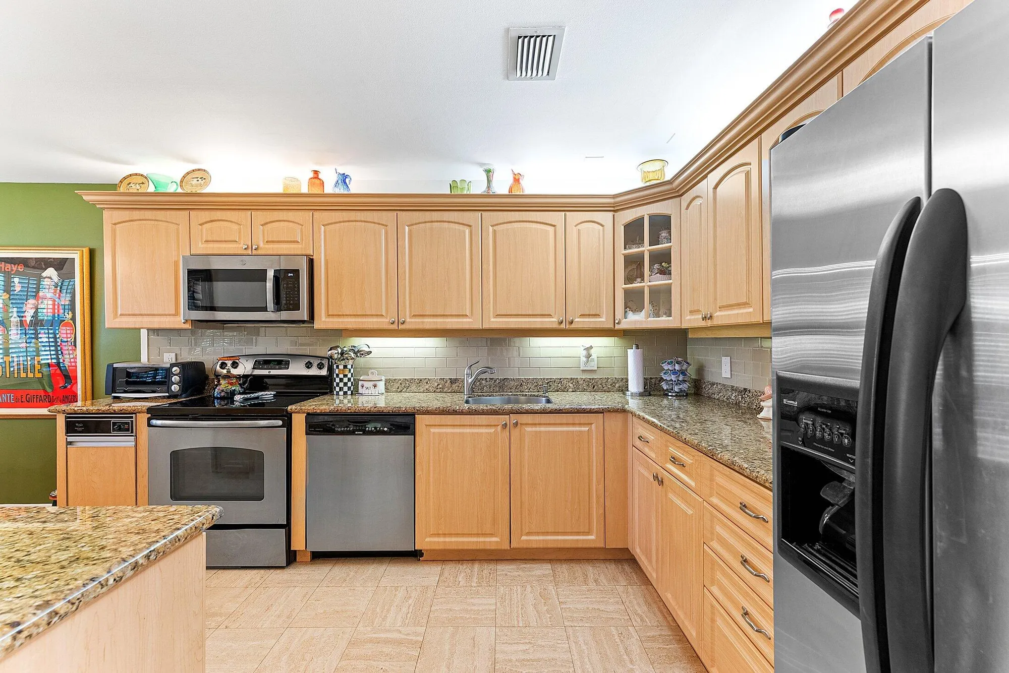 Property Slideshow image 10 of 56 | 27 eastgate dr b, Boynton Beach, FL, 33436