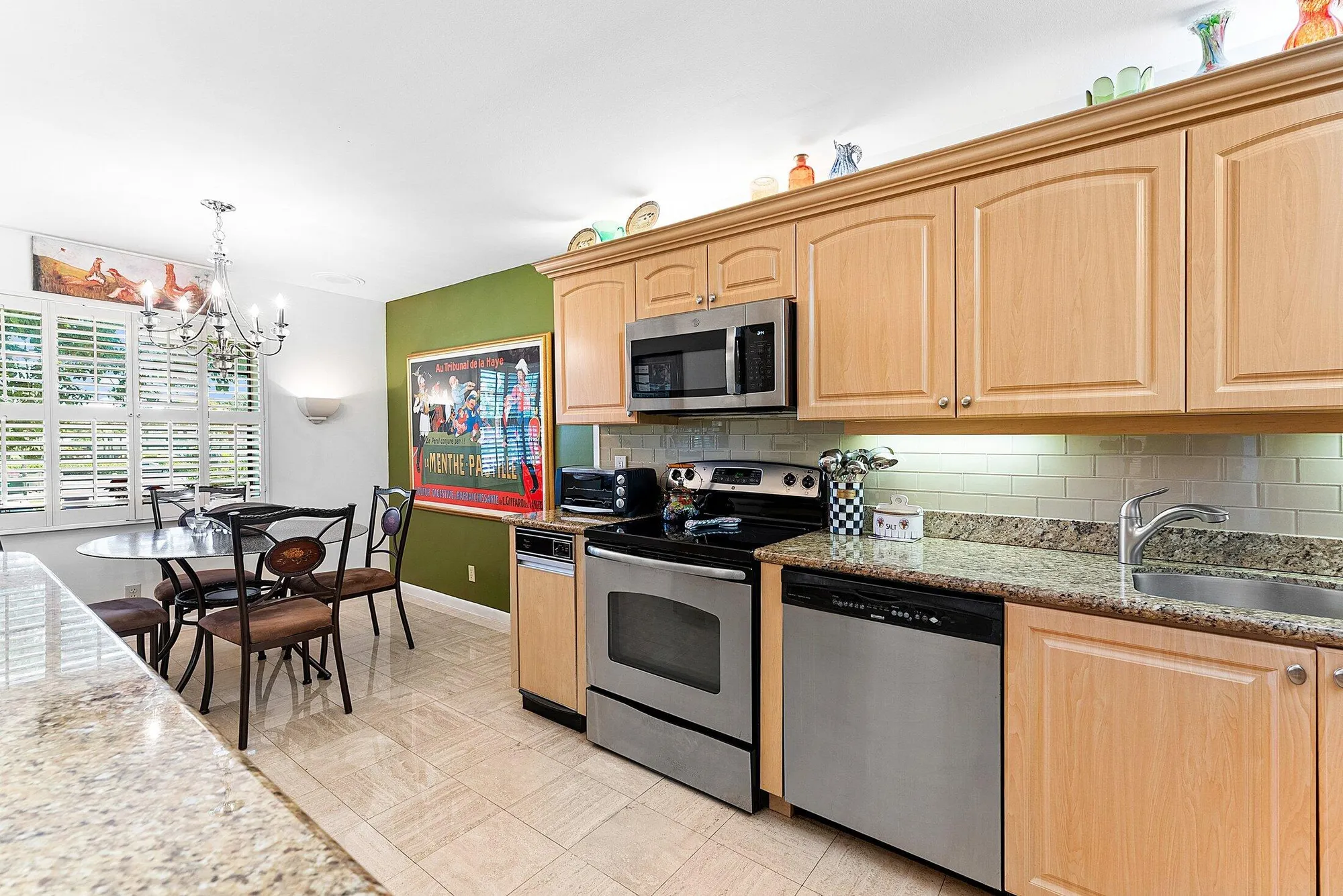 Property Slideshow image 12 of 56 | 27 eastgate dr b, Boynton Beach, FL, 33436