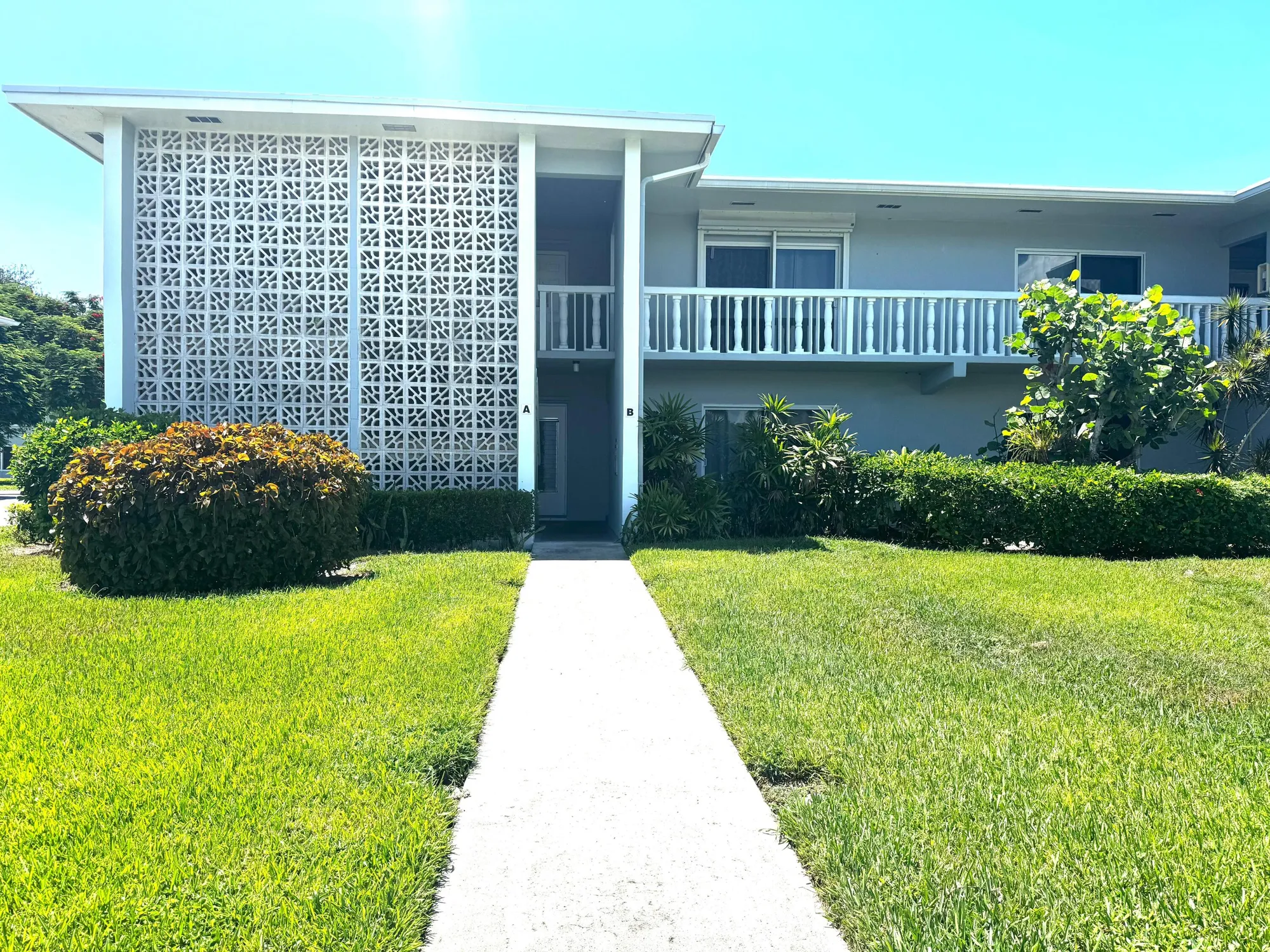 Property Slideshow image 1 of 14 | 310 north blvd apt 2a, Boynton Beach, FL, 33435
