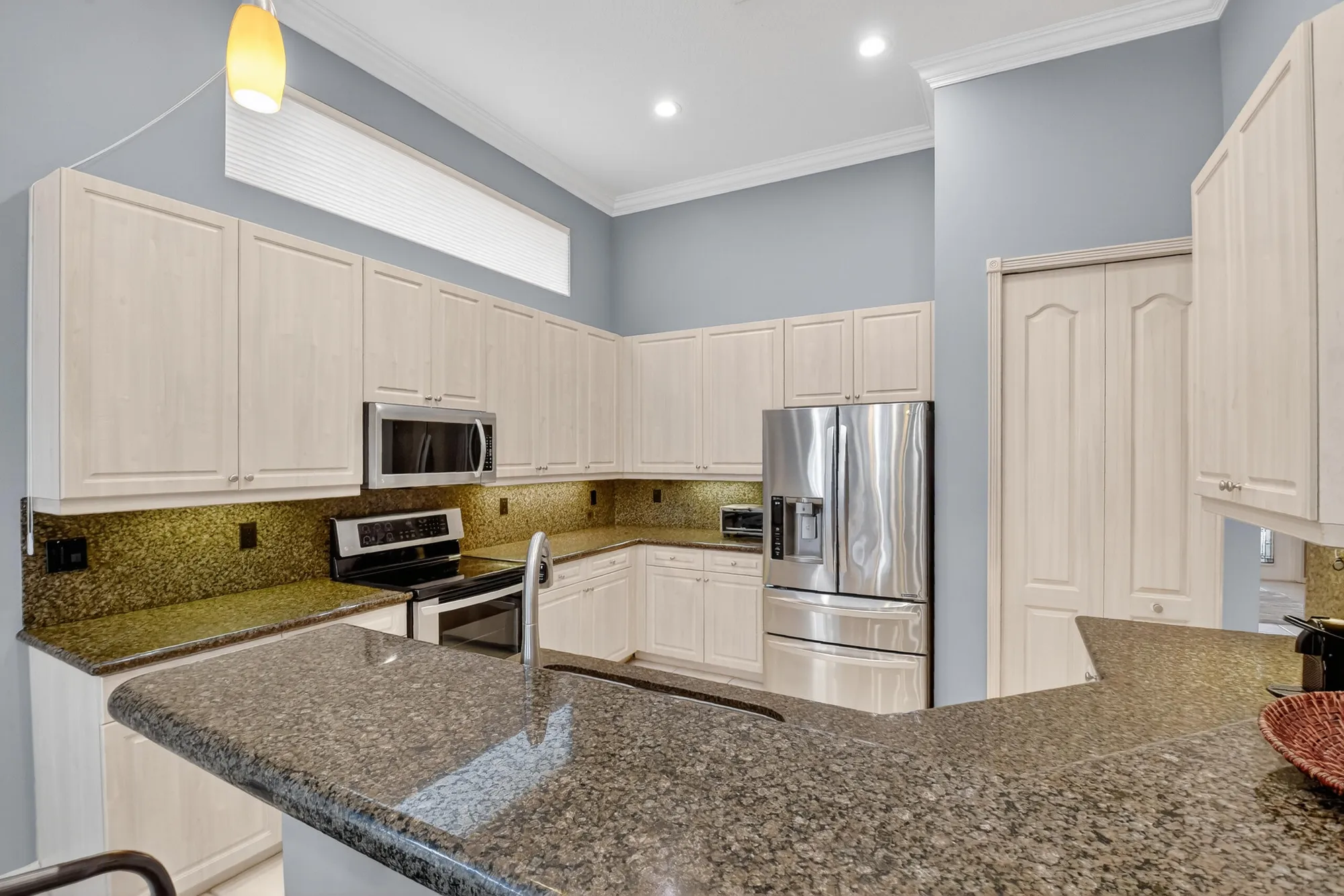 Property Slideshow image 10 of 100 | 10096 armani dr, Boynton Beach, FL, 33437