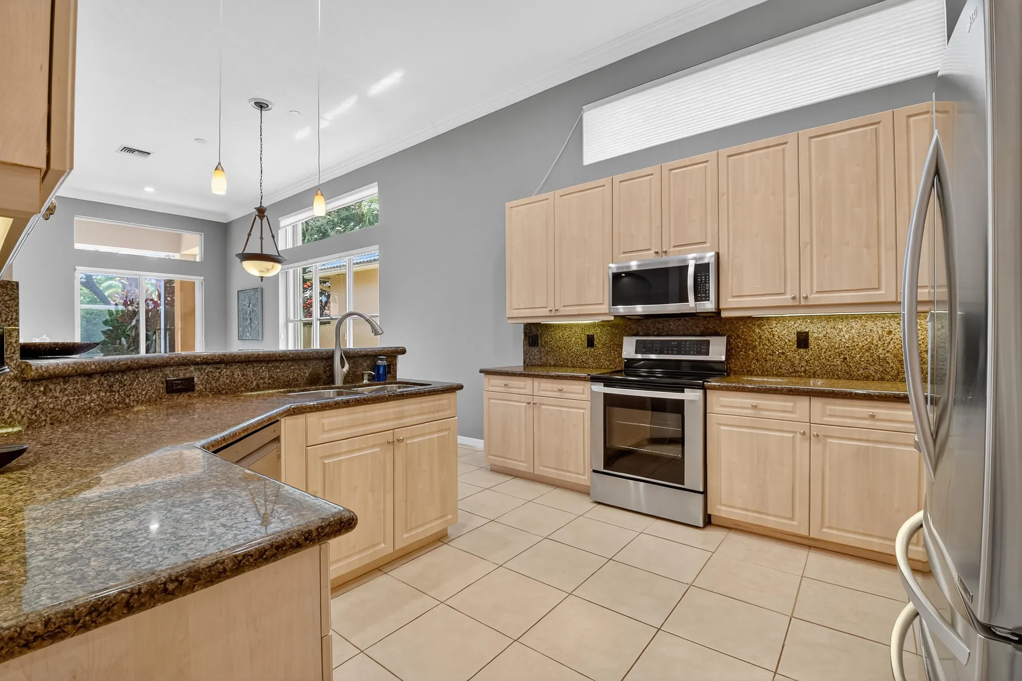 Property Slideshow image 14 of 100 | 10096 armani dr, Boynton Beach, FL, 33437