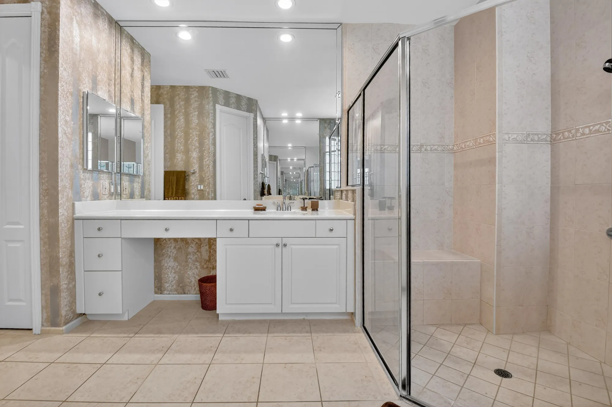 Property Slideshow image 40 of 100 | 10096 armani dr, Boynton Beach, FL, 33437