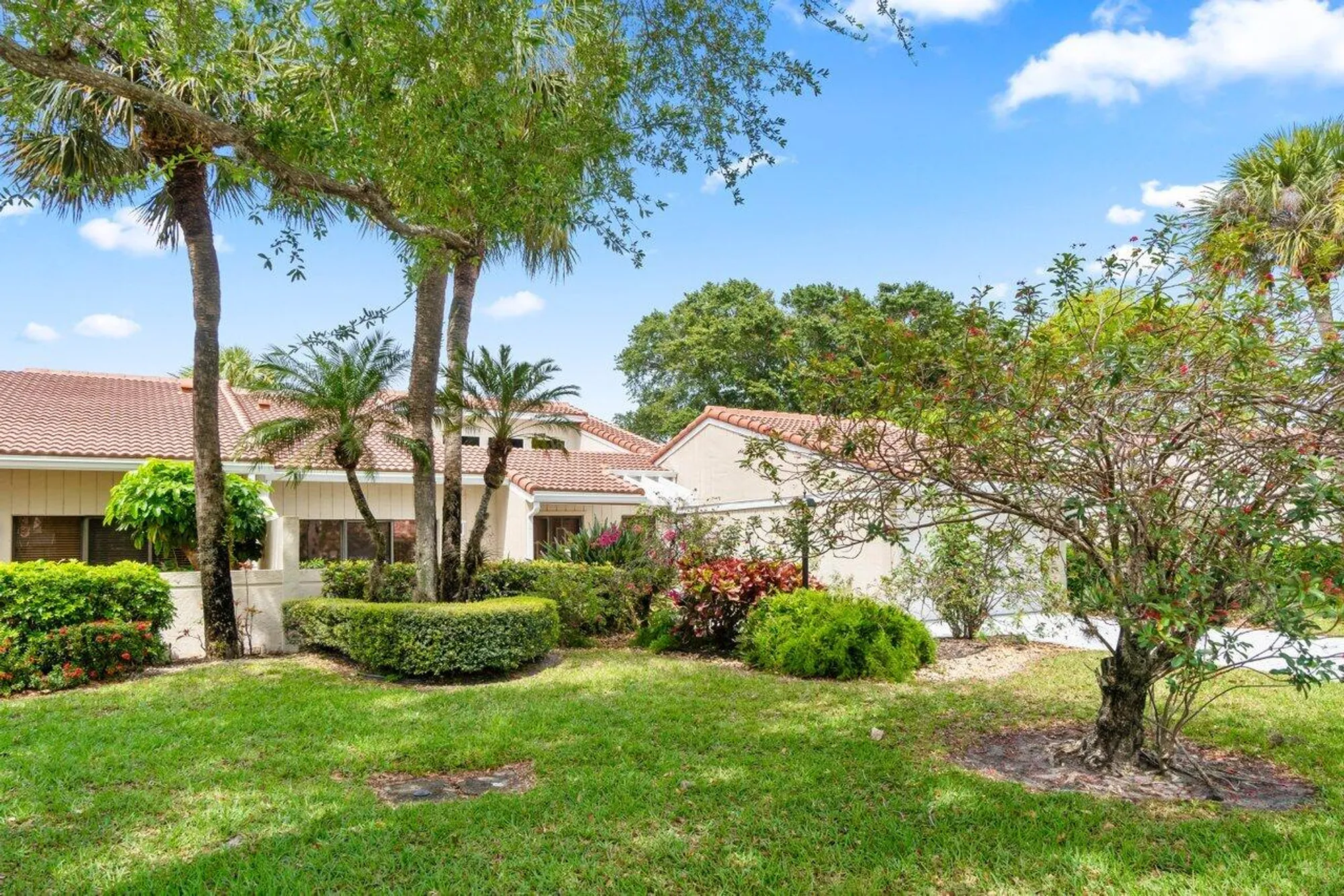 Property Slideshow image 3 of 56 | 25 glens dr w, Boynton Beach, FL, 33436