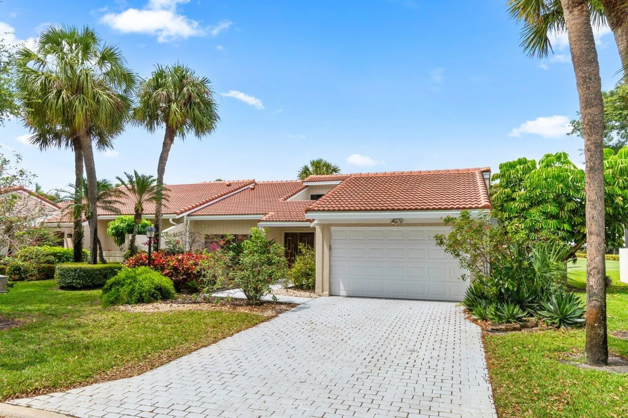 Property Slideshow image 4 of 56 | 25 glens dr w, Boynton Beach, FL, 33436