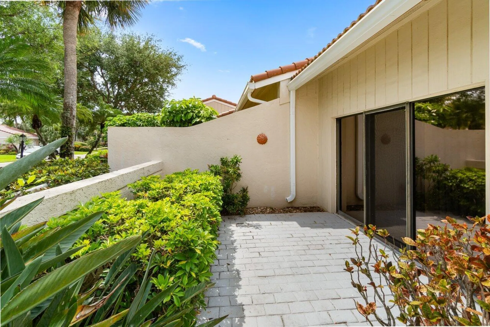 Property Slideshow image 5 of 56 | 25 glens dr w, Boynton Beach, FL, 33436