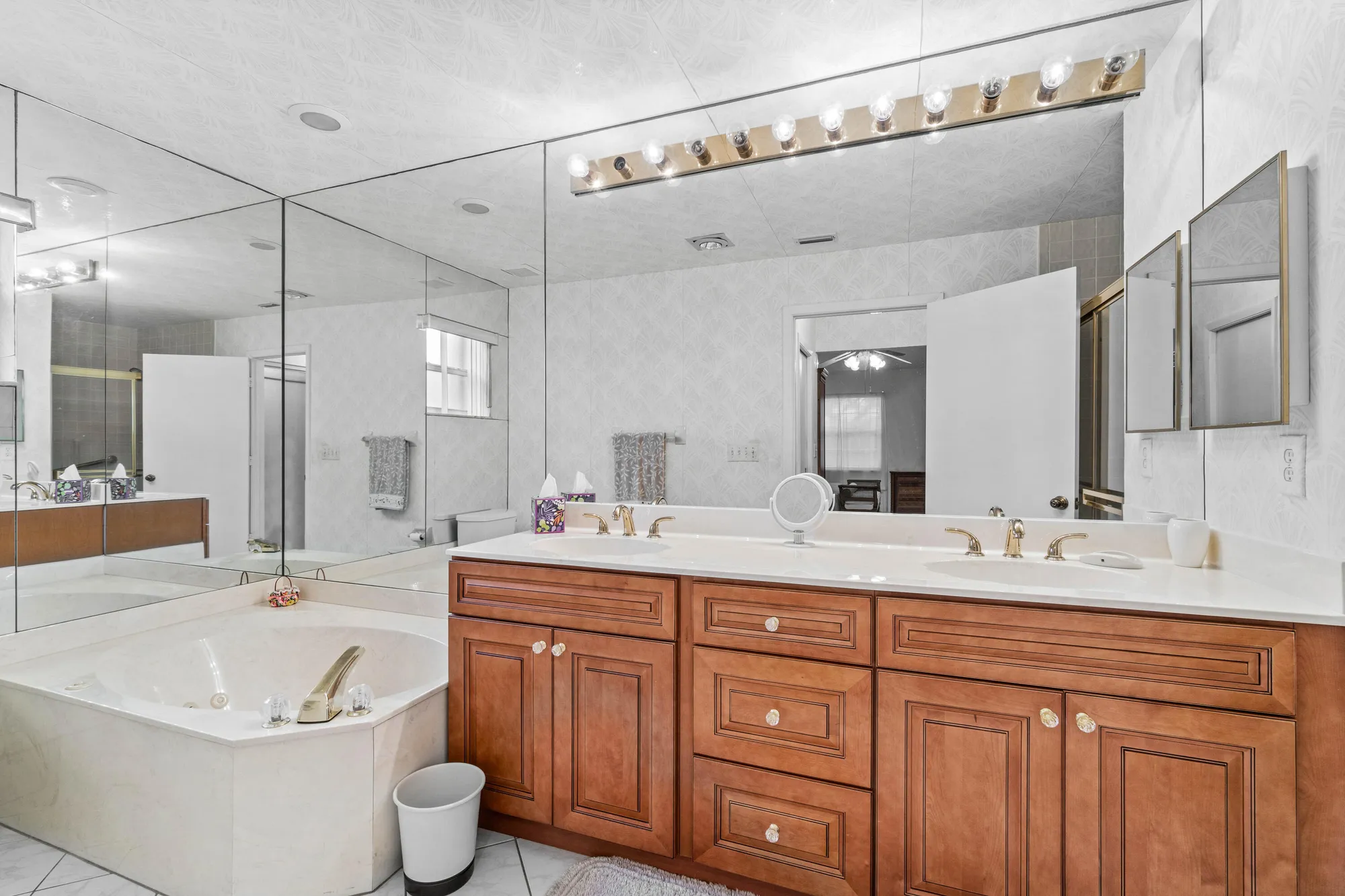 Property Slideshow image 17 of 27 | 7550 diamond pointe cir, Delray Beach, FL, 33446