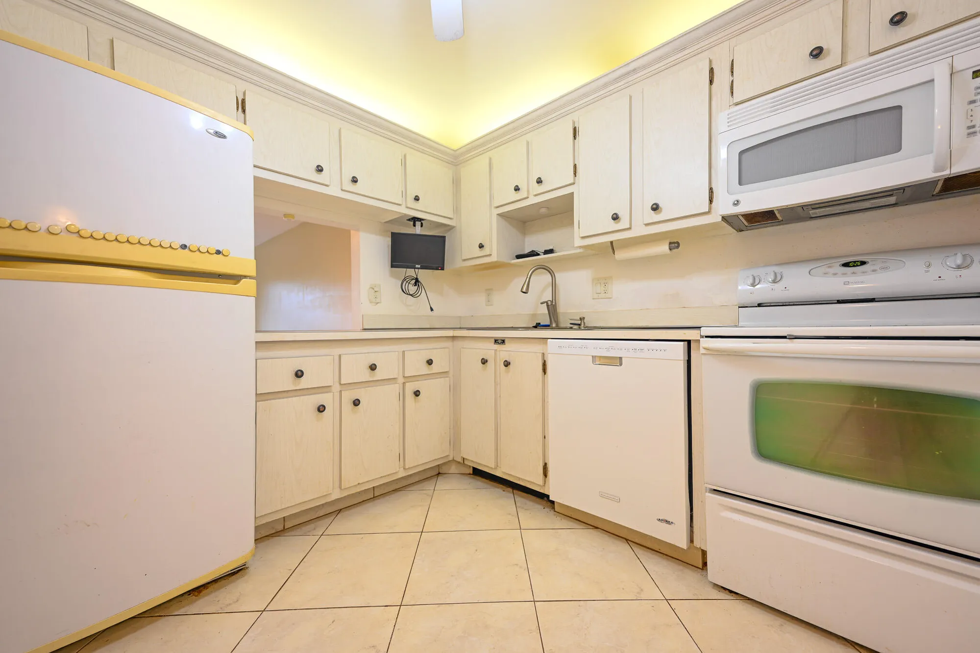 Property Slideshow image 8 of 15 | 7655 w atlantic blvd 101, Margate, FL, 33063