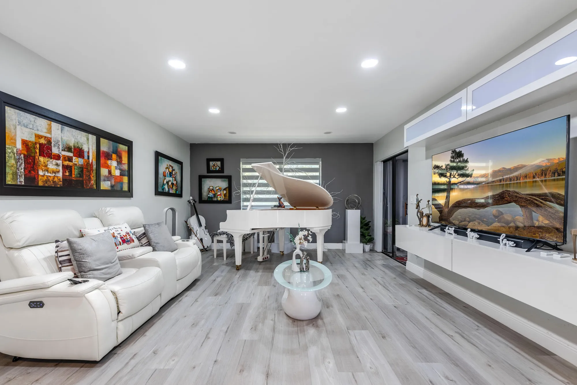 Property Slideshow image 10 of 29 | 403 northgate ct, Royal Palm Beach, FL, 33411