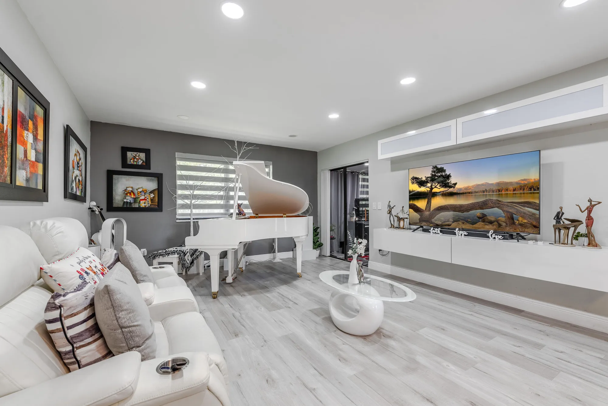 Property Slideshow image 11 of 29 | 403 northgate ct, Royal Palm Beach, FL, 33411