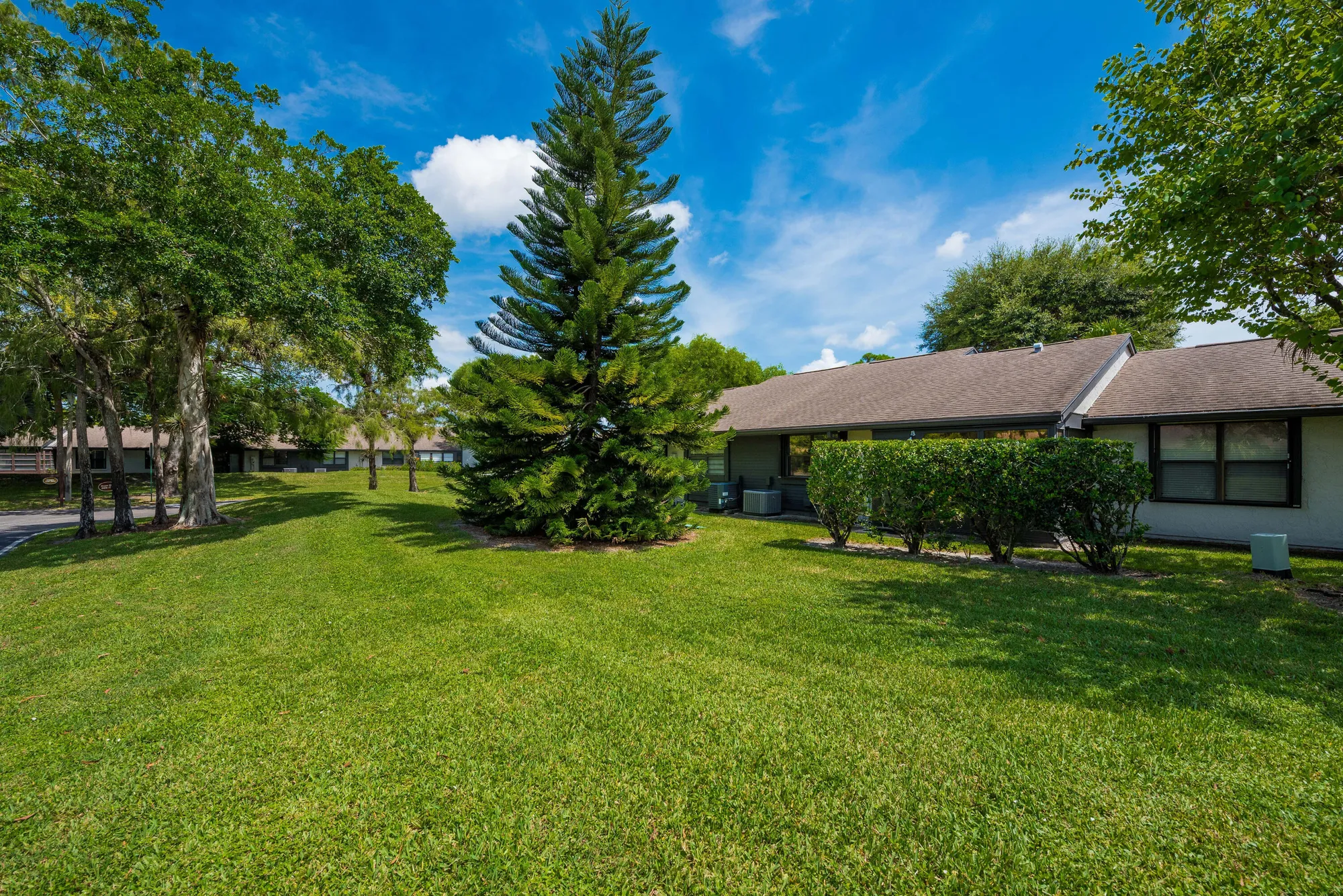 Property Slideshow image 22 of 29 | 403 northgate ct, Royal Palm Beach, FL, 33411