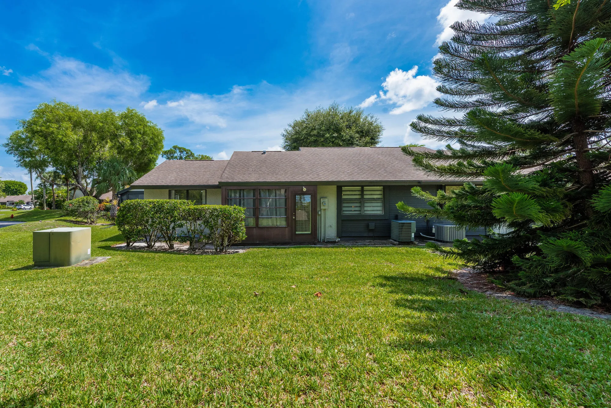 Property Slideshow image 23 of 29 | 403 northgate ct, Royal Palm Beach, FL, 33411