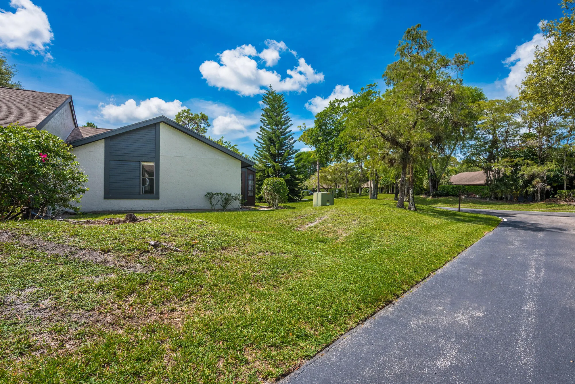 Property Slideshow image 26 of 29 | 403 northgate ct, Royal Palm Beach, FL, 33411