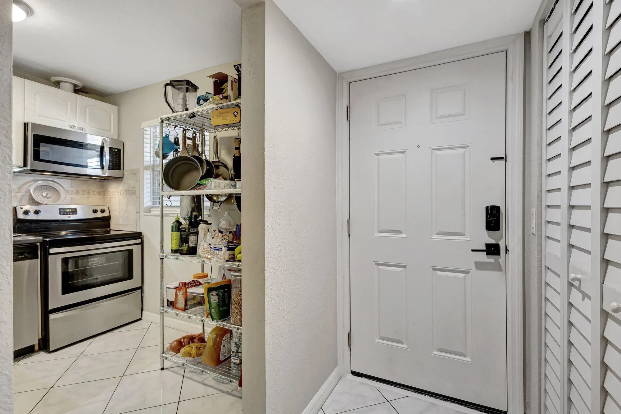 Property Slideshow image 10 of 36 | 12012 greenway cir 205, Royal Palm Beach, FL, 33411