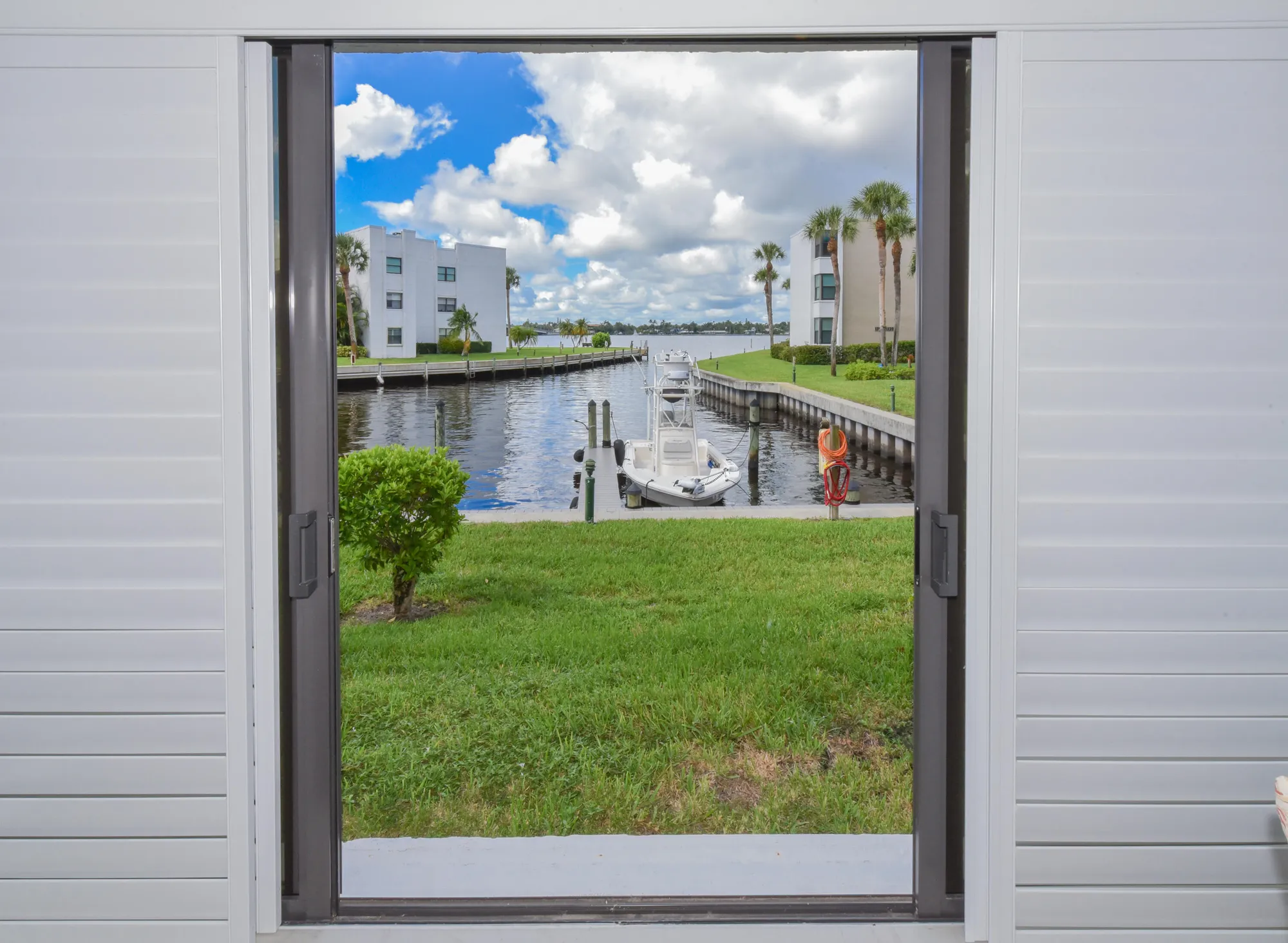 Property Slideshow image 11 of 34 | 1950 sw palm city rd apt 11105, Stuart, FL, 34994