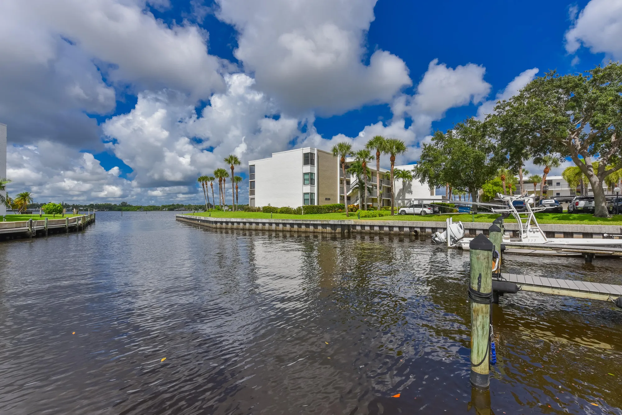 Property Slideshow image 22 of 34 | 1950 sw palm city rd apt 11105, Stuart, FL, 34994