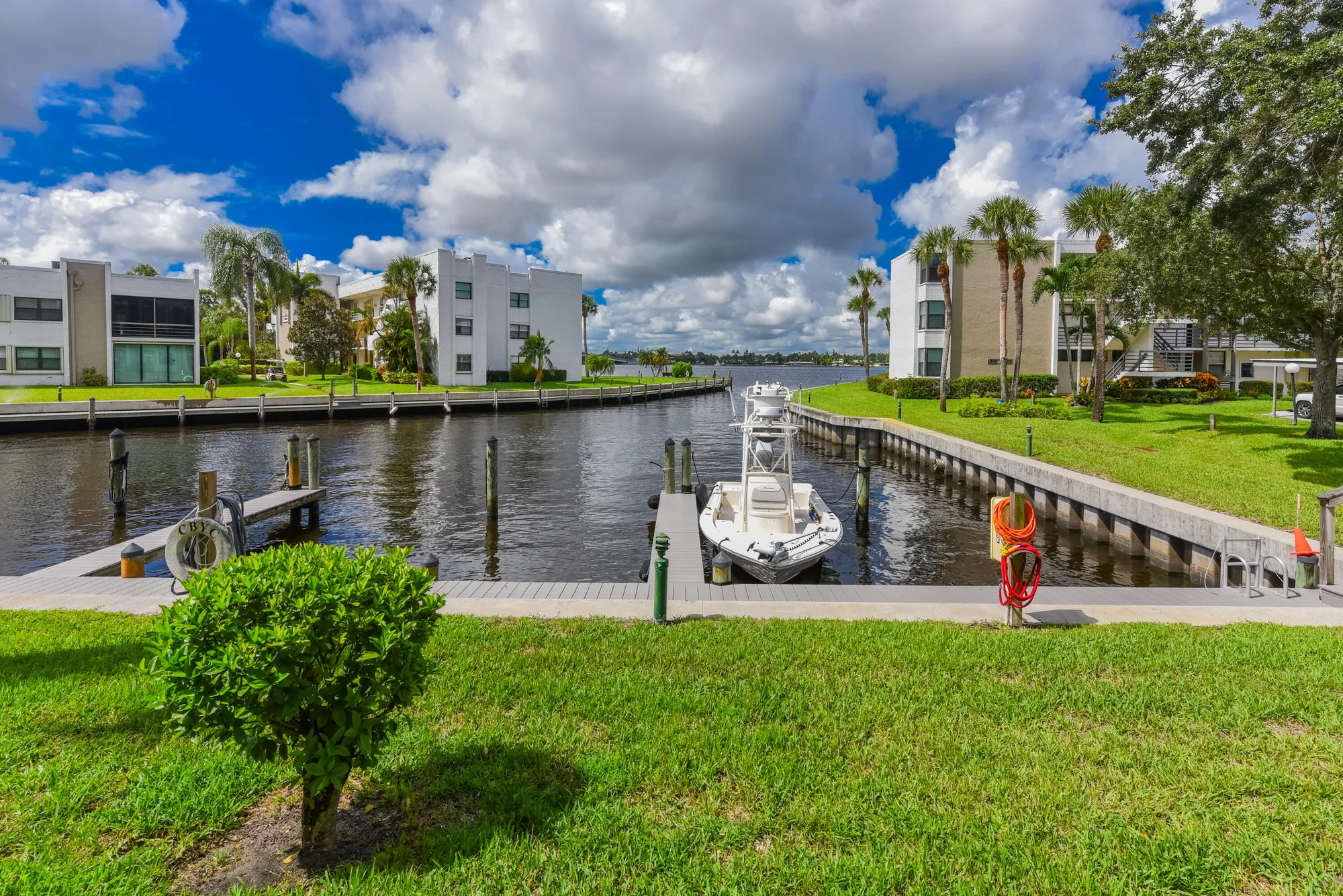 Property Slideshow image 24 of 34 | 1950 sw palm city rd apt 11105, Stuart, FL, 34994