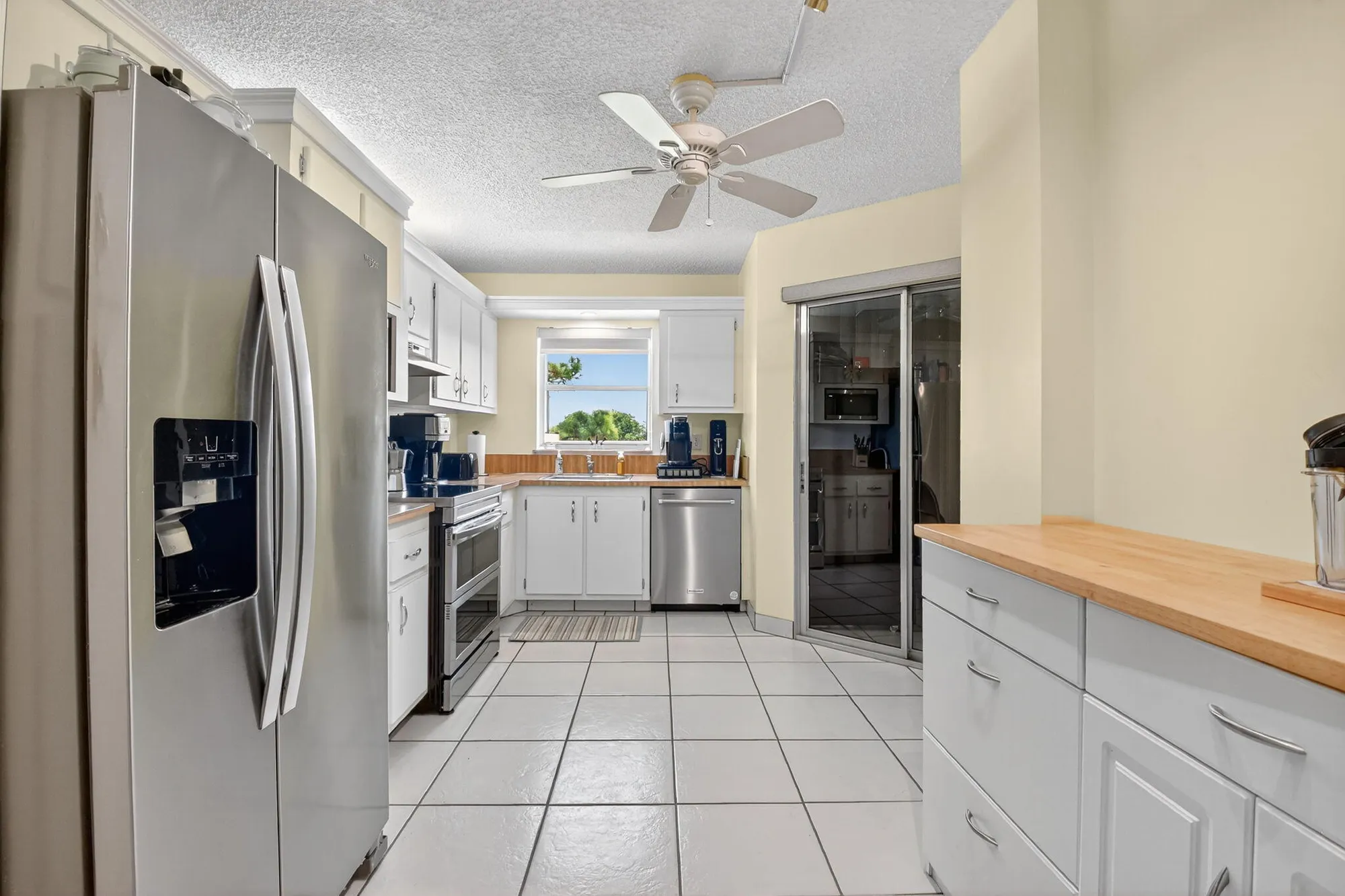 Property Slideshow image 10 of 30 | 3871 via poinciana apt 404, Lake Worth, FL, 33467