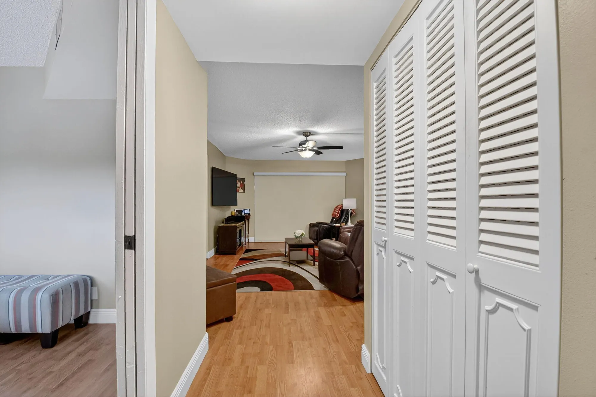 Property Slideshow image 2 of 30 | 3871 via poinciana apt 404, Lake Worth, FL, 33467