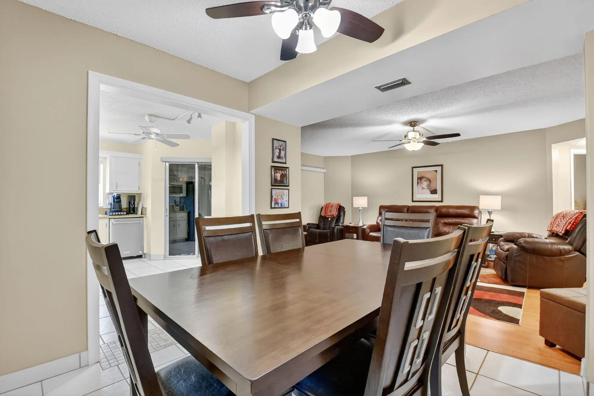 Property Slideshow image 4 of 30 | 3871 via poinciana apt 404, Lake Worth, FL, 33467