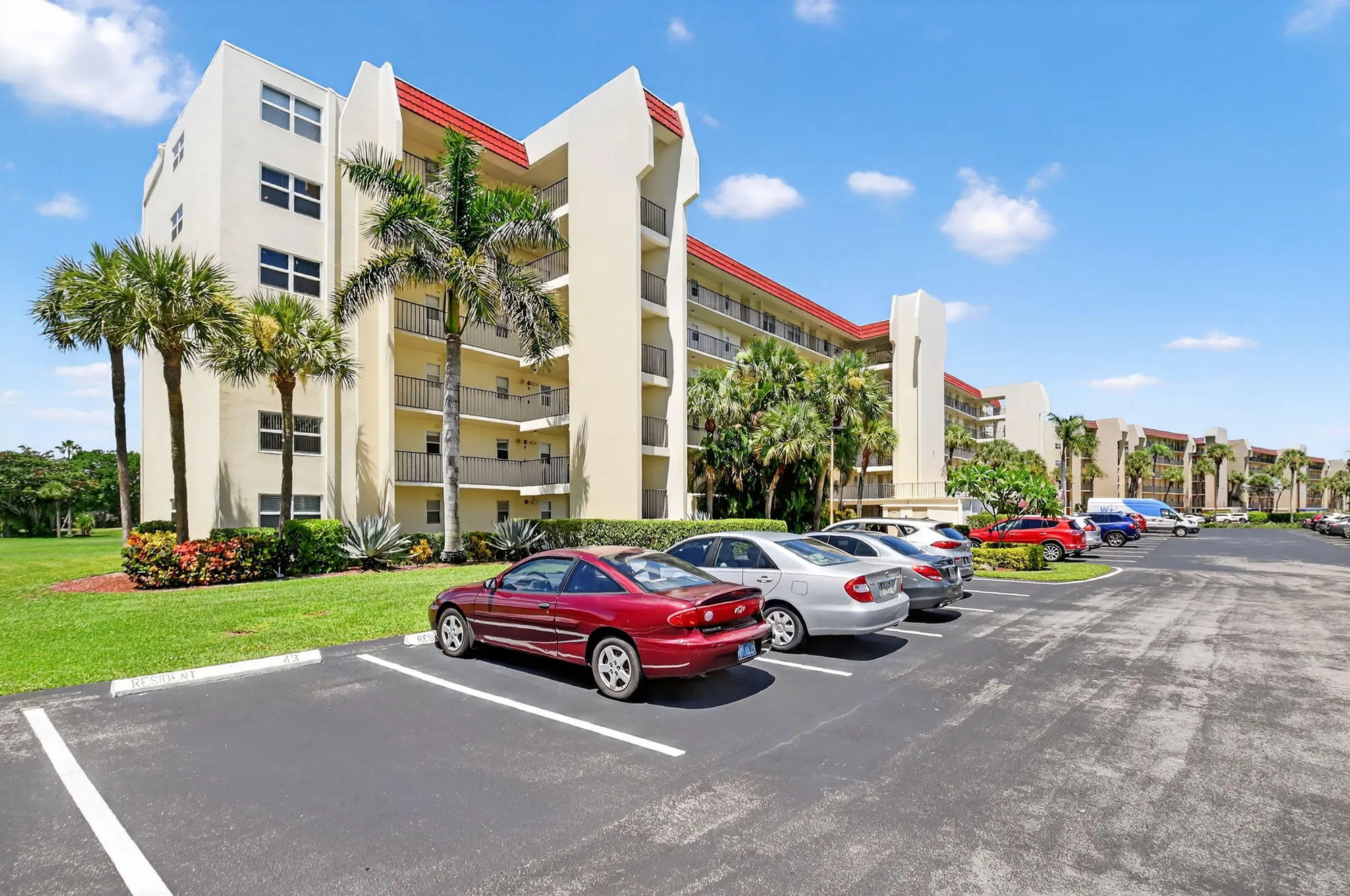 Property Slideshow image 8 of 30 | 3871 via poinciana apt 404, Lake Worth, FL, 33467