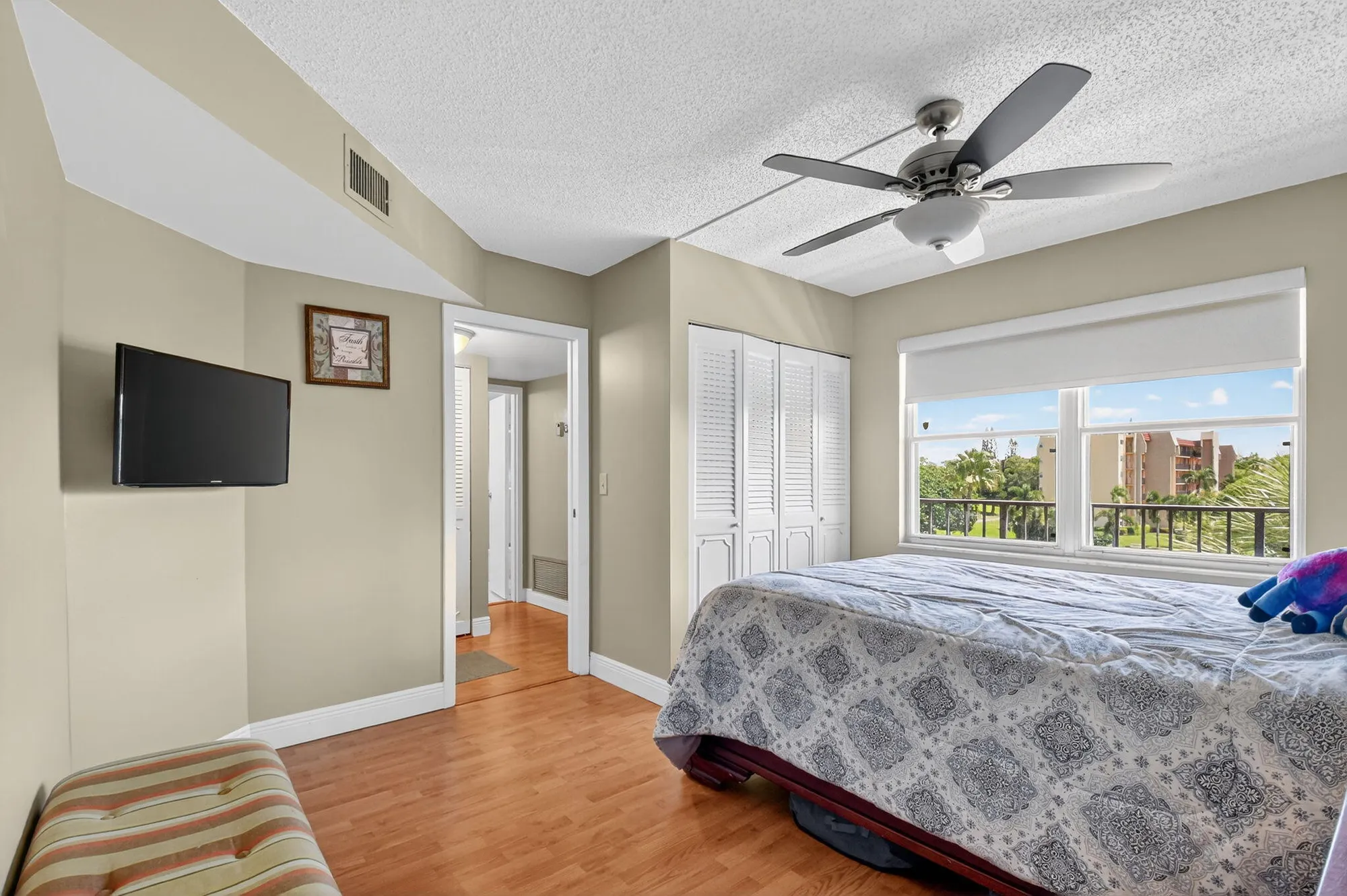 Property Slideshow image 14 of 30 | 3871 via poinciana apt 404, Lake Worth, FL, 33467