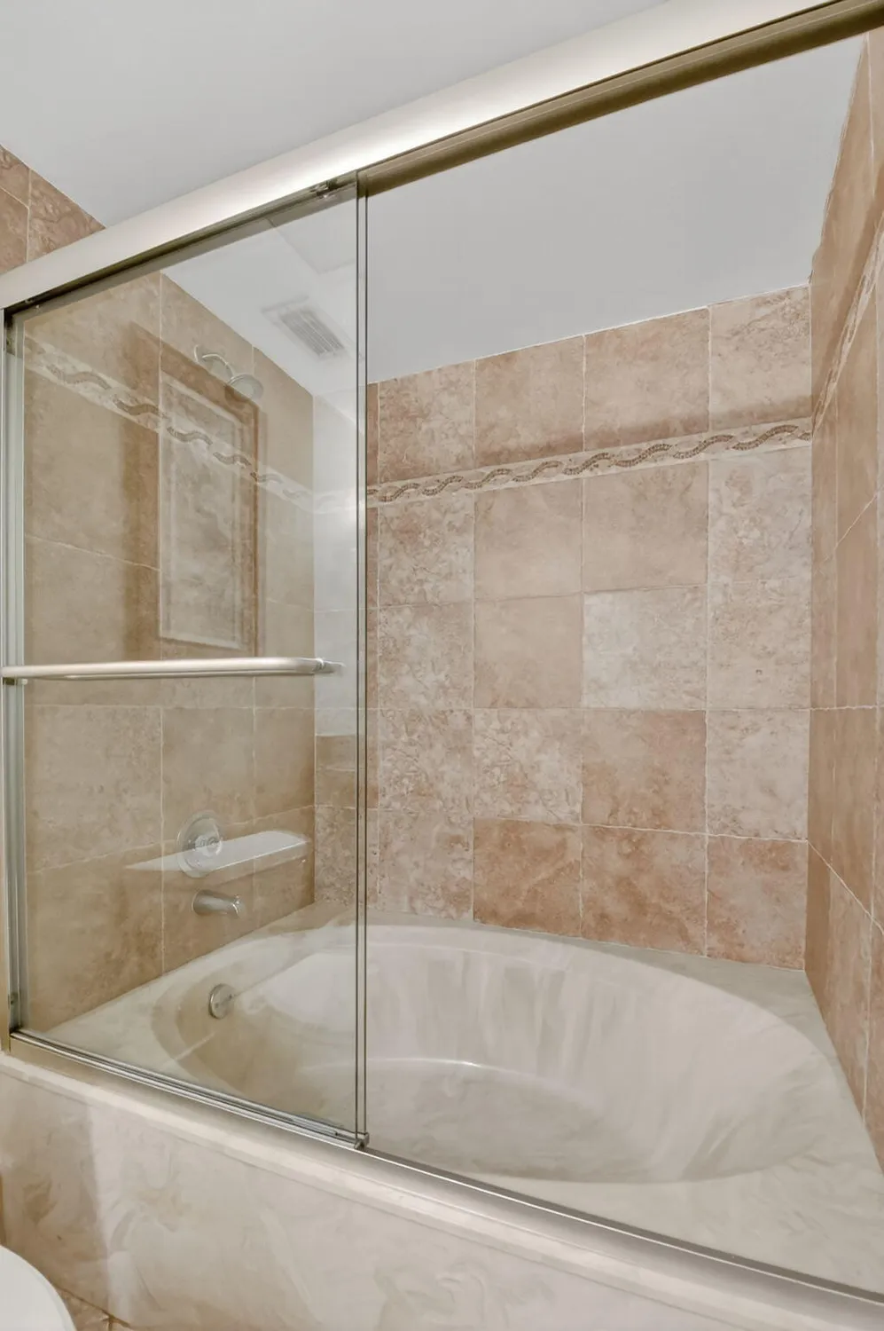 Property Slideshow image 10 of 32 | 14460 strathmore ln apt 605, Delray Beach, FL, 33446