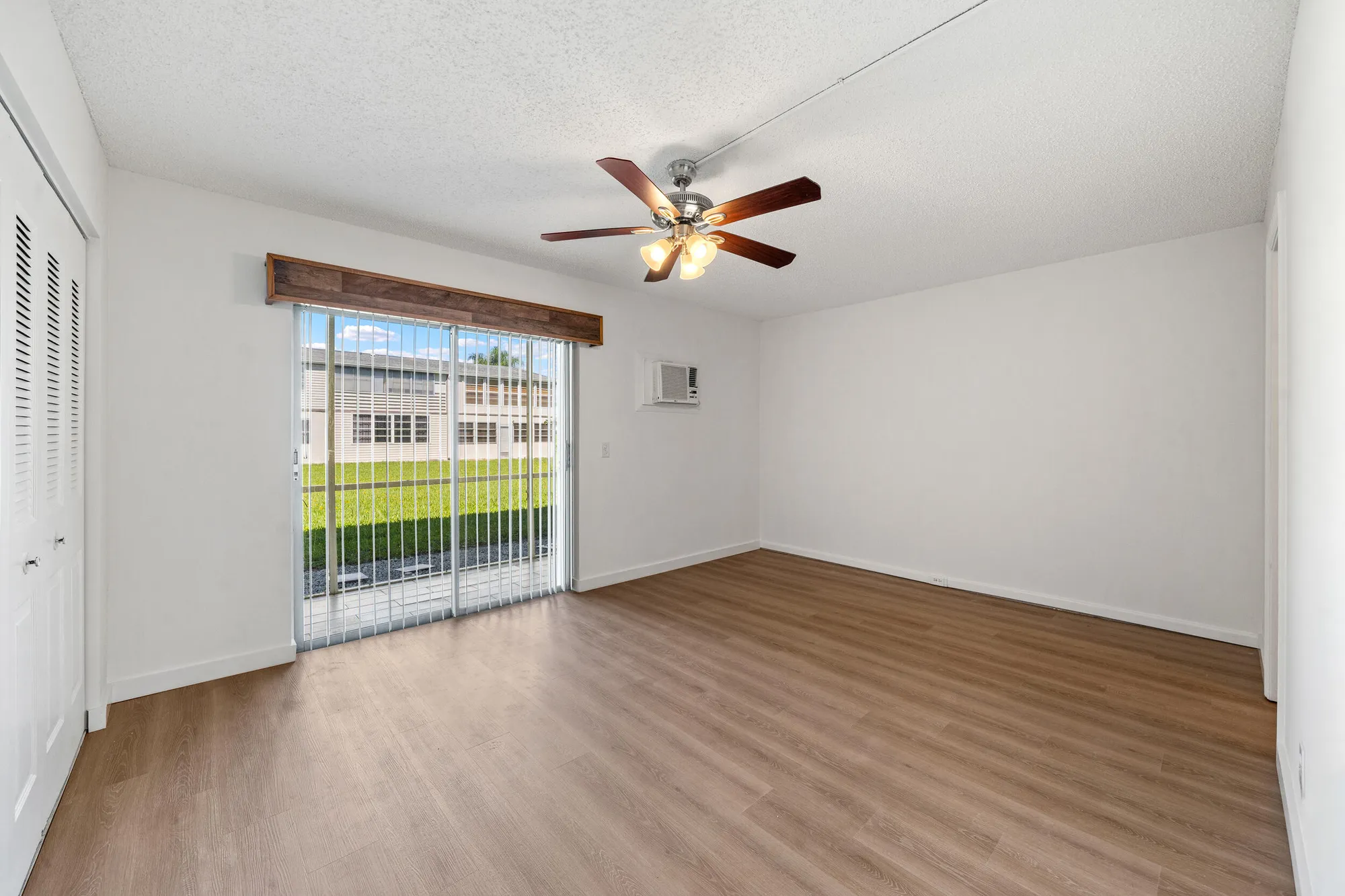 Property Slideshow image 25 of 31 | 419 chatham u, West Palm Beach, FL, 33417