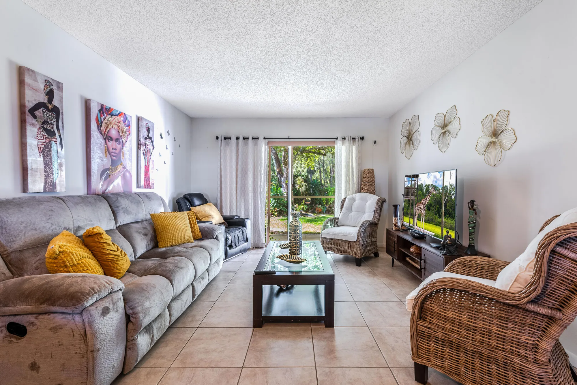 Property Slideshow image 10 of 30 | 150 lake meryl dr apt 143, West Palm Beach, FL, 33411