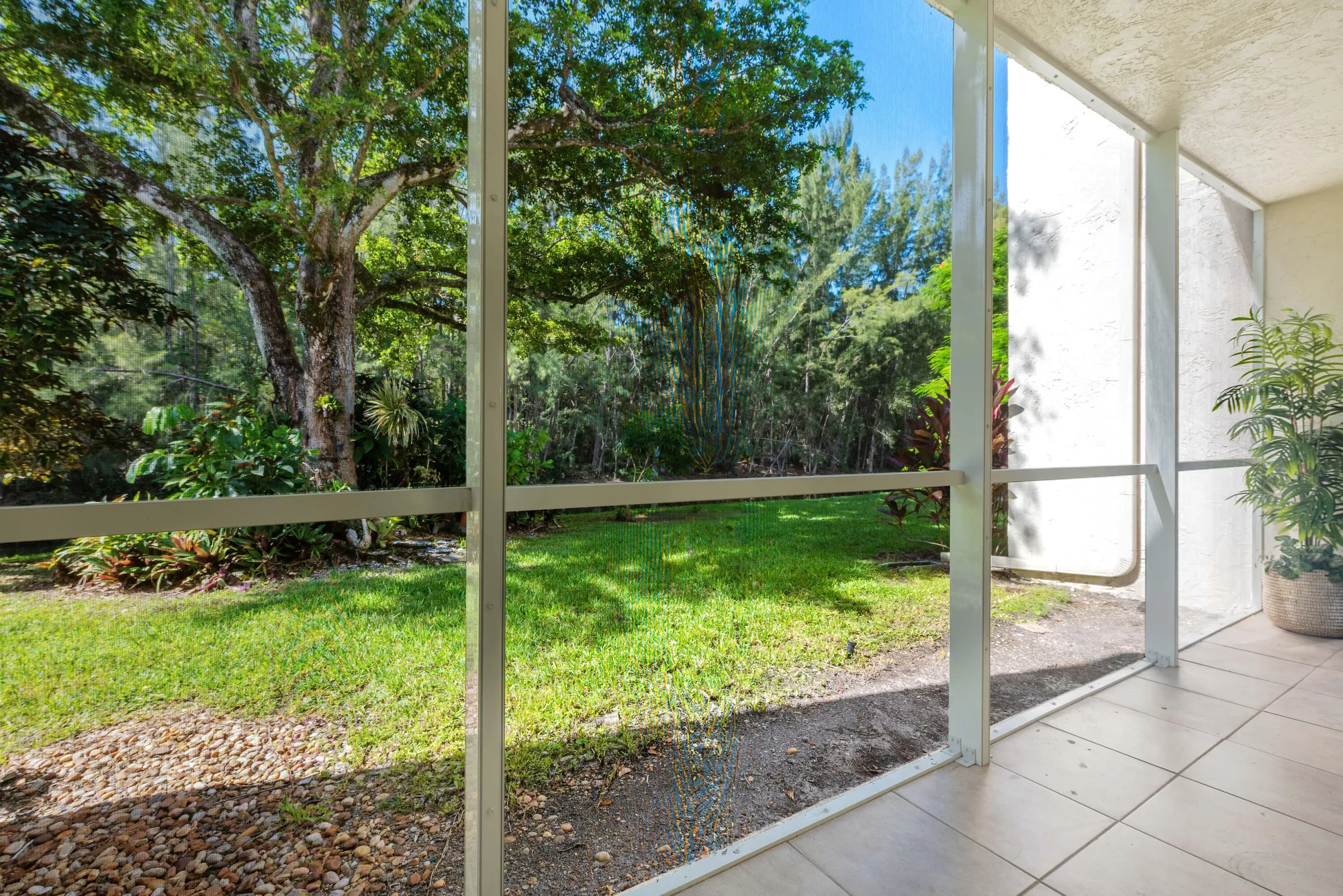 Property Slideshow image 14 of 30 | 150 lake meryl dr apt 143, West Palm Beach, FL, 33411