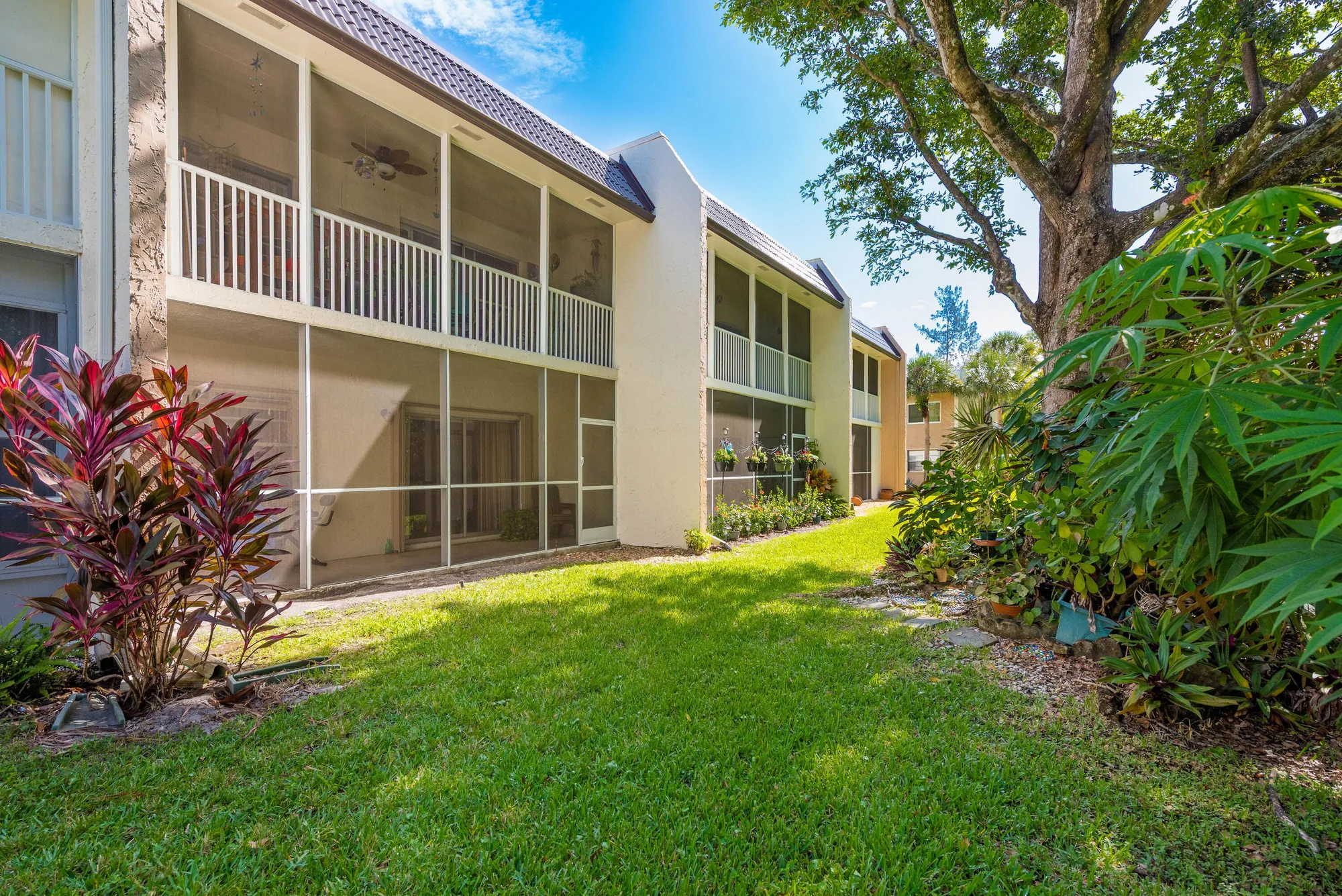 Property Slideshow image 16 of 30 | 150 lake meryl dr apt 143, West Palm Beach, FL, 33411