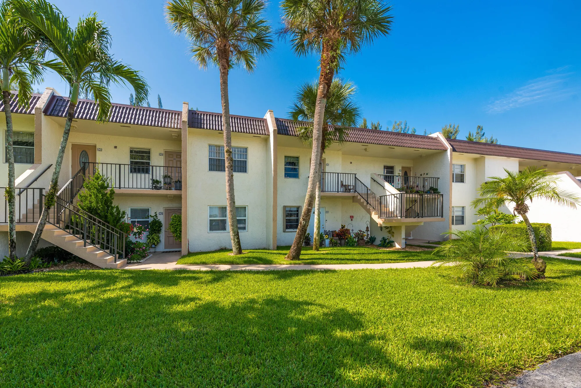 Property Slideshow image 21 of 30 | 150 lake meryl dr apt 143, West Palm Beach, FL, 33411