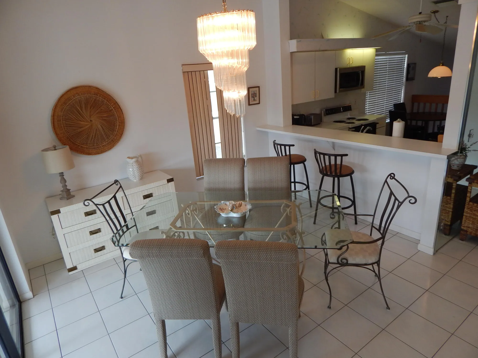 Property Slideshow image 4 of 25 | 10279 n circle lake dr 202, Boynton Beach, FL, 33437