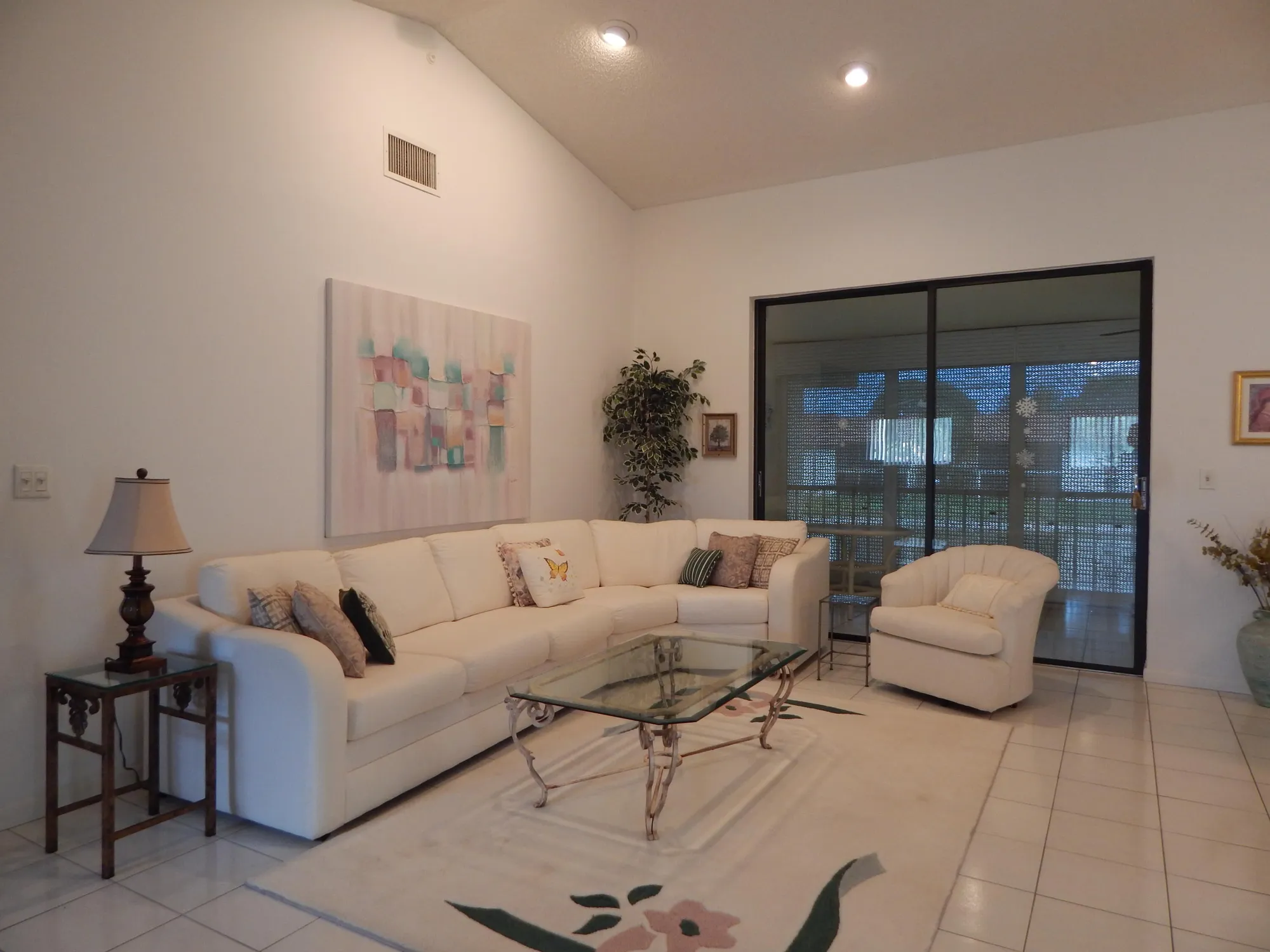 Property Slideshow image 3 of 25 | 10279 n circle lake dr 202, Boynton Beach, FL, 33437