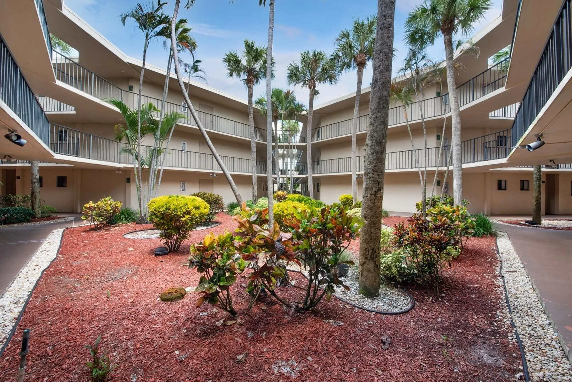 Property Slideshow image 19 of 20 | 5310 las verdes cir 118, Delray Beach, FL, 33484