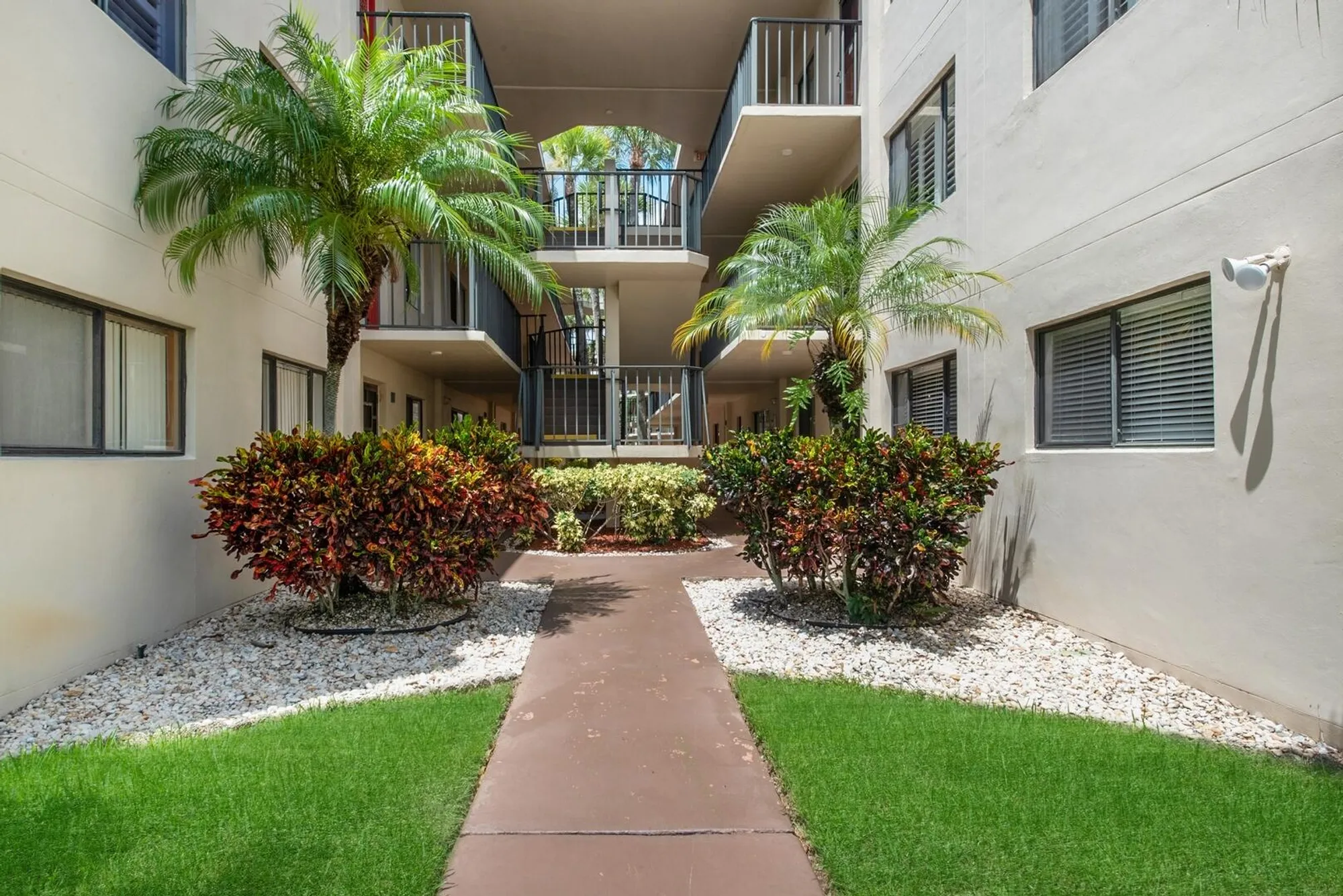 Property Slideshow image 20 of 20 | 5310 las verdes cir 118, Delray Beach, FL, 33484