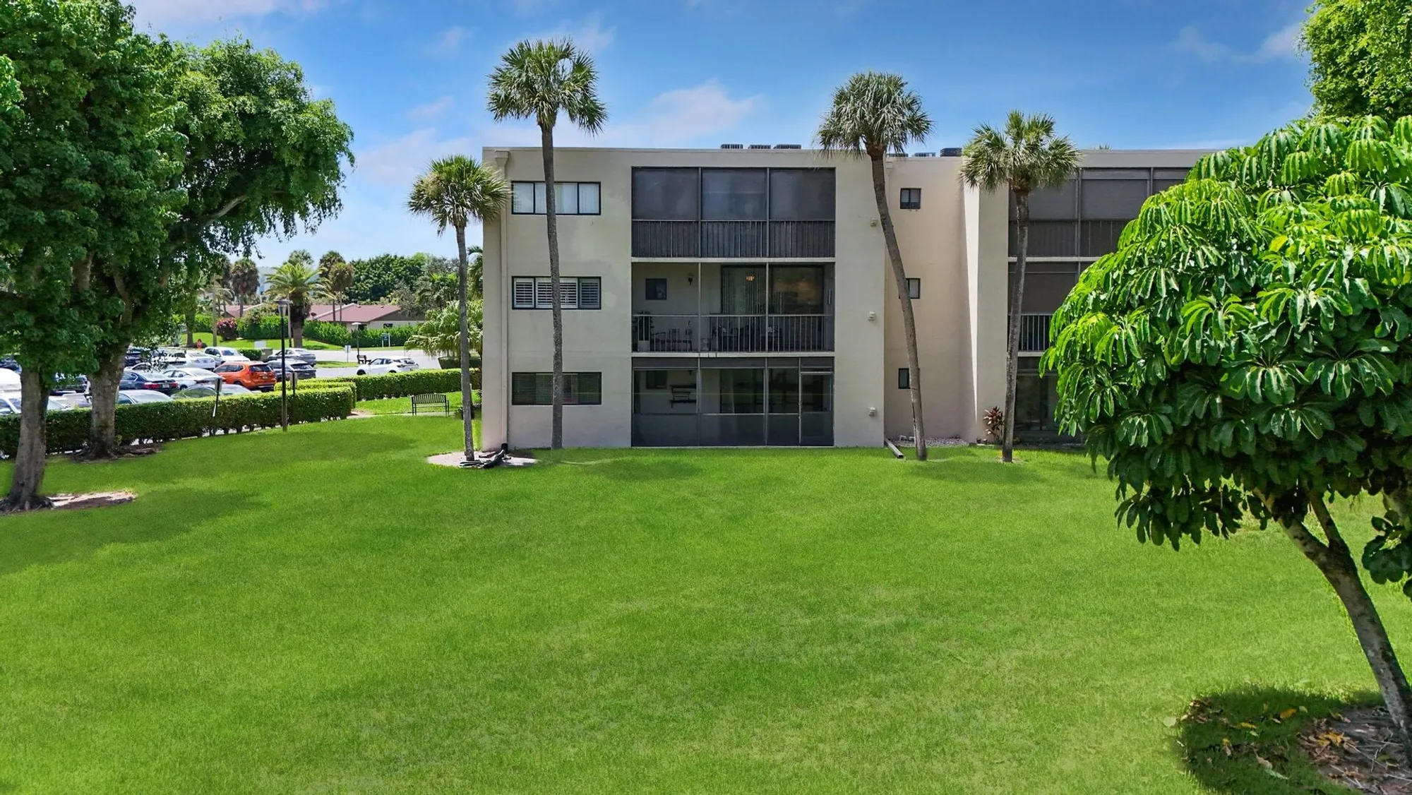 Property Slideshow image 14 of 20 | 5310 las verdes cir 118, Delray Beach, FL, 33484