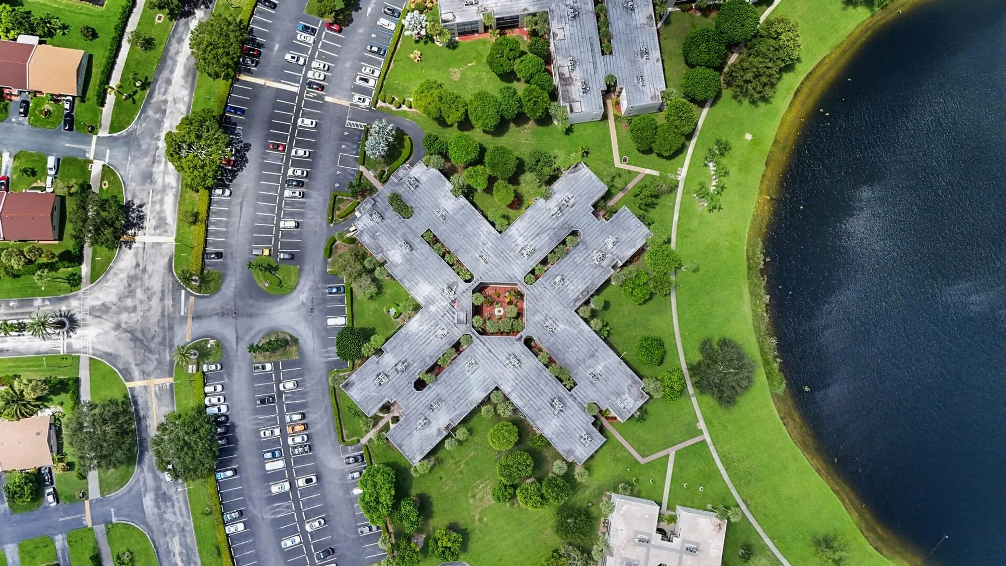 Property Slideshow image 17 of 20 | 5310 las verdes cir 118, Delray Beach, FL, 33484