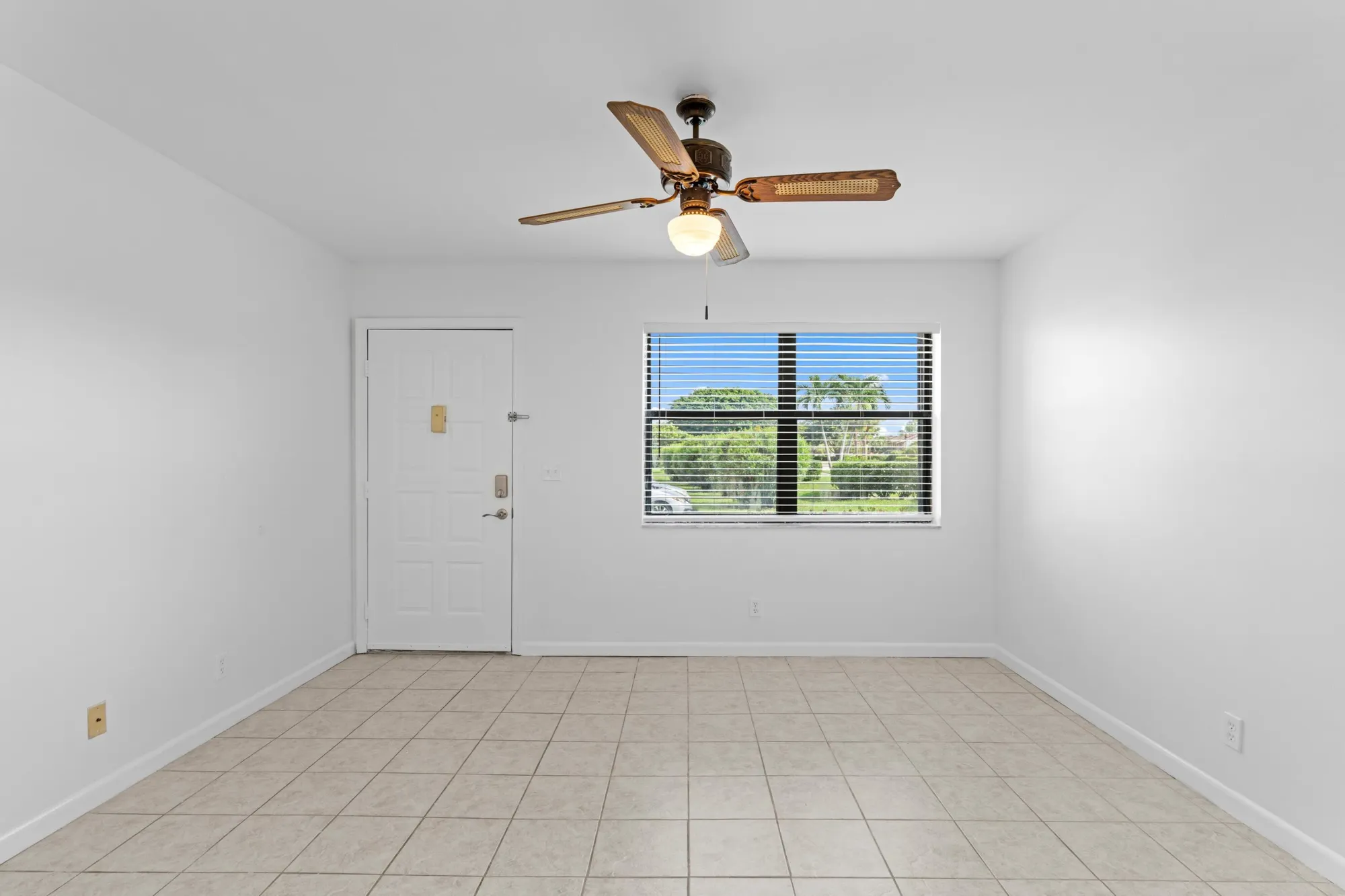 Property Slideshow image 8 of 32 | 4695 lucerne lakes blvd 103, Lake Worth, FL, 33467