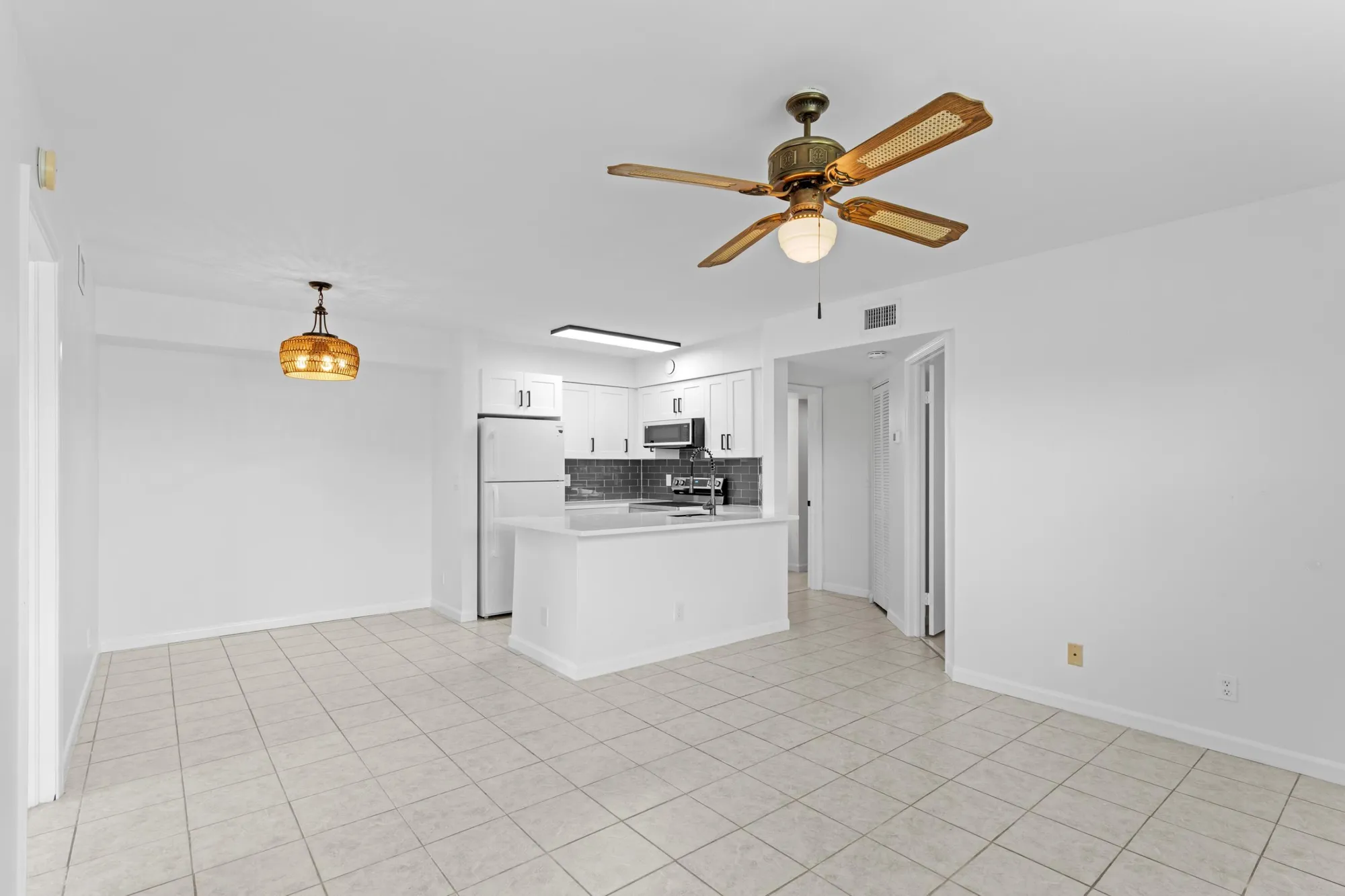 Property Slideshow image 7 of 32 | 4695 lucerne lakes blvd 103, Lake Worth, FL, 33467