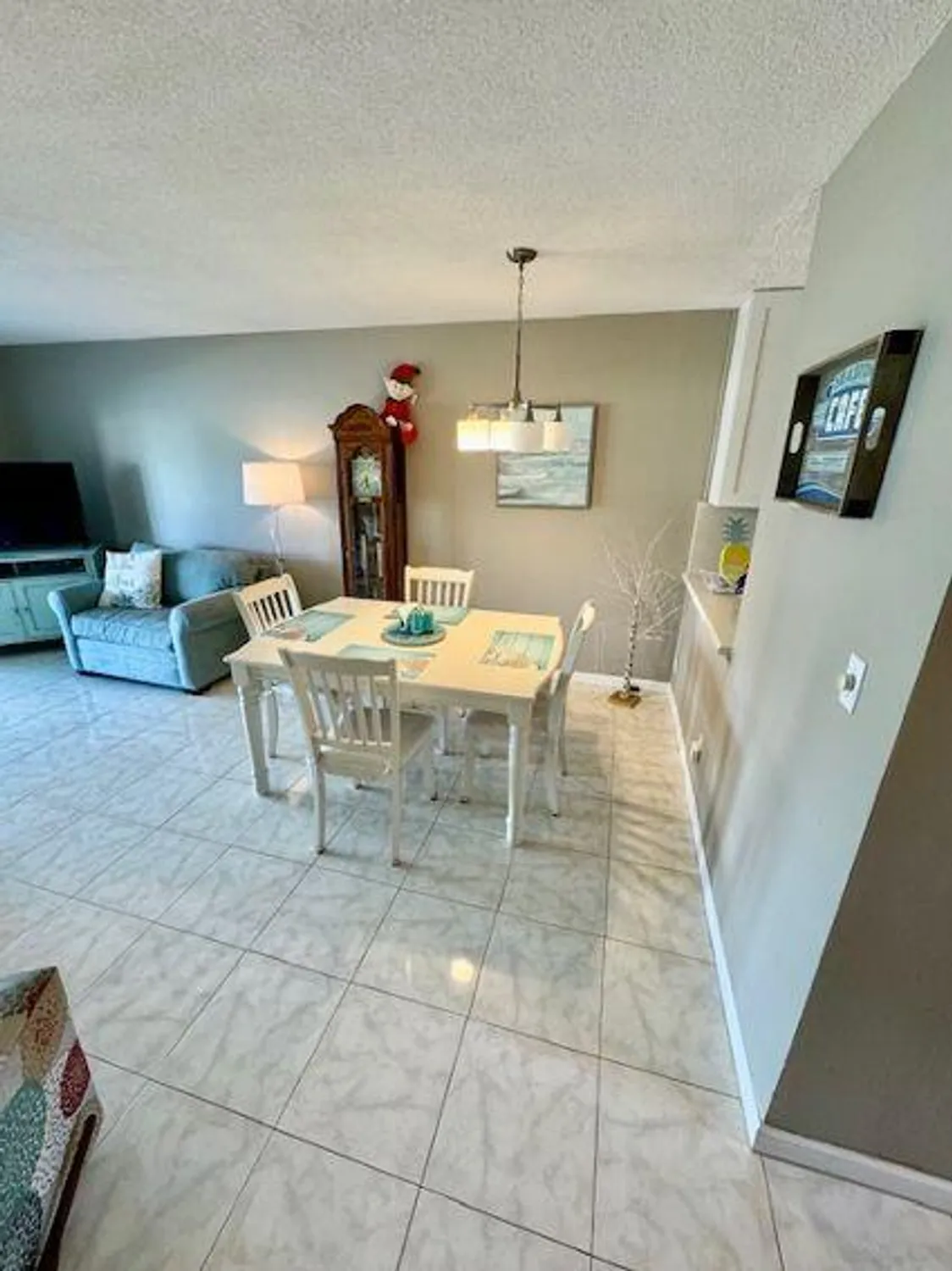 Property Slideshow image 15 of 45 | 2615 garden dr s apt 101, Lake Worth, FL, 33461