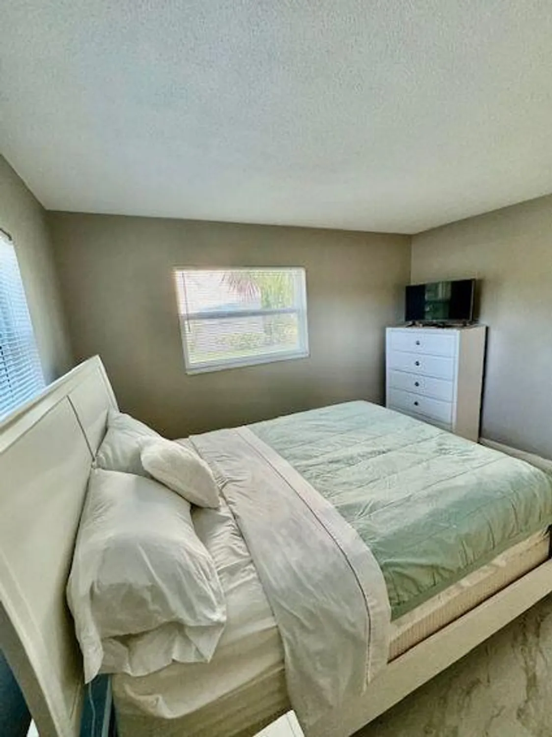 Property Slideshow image 23 of 45 | 2615 garden dr s apt 101, Lake Worth, FL, 33461