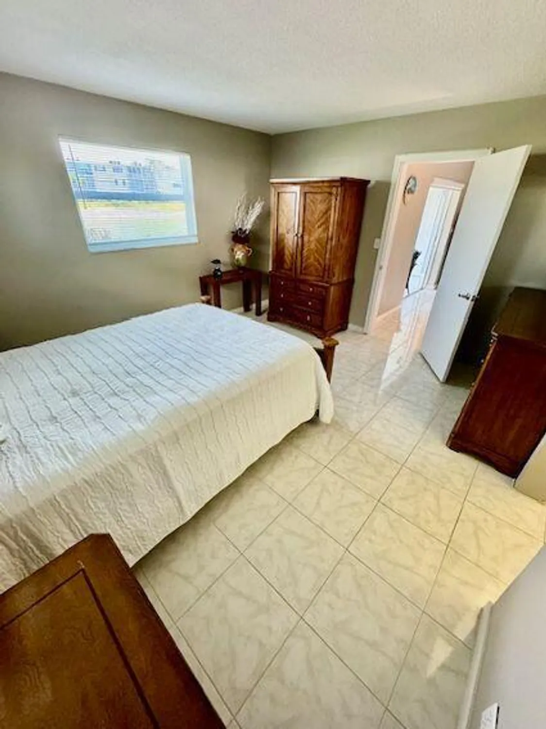 Property Slideshow image 27 of 45 | 2615 garden dr s apt 101, Lake Worth, FL, 33461