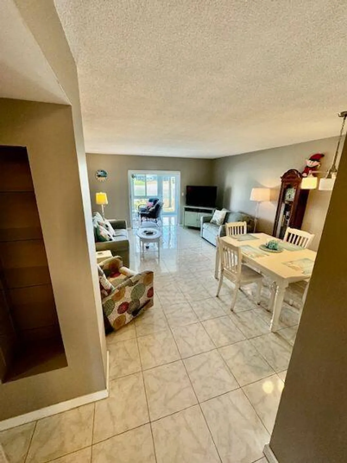 Property Slideshow image 14 of 45 | 2615 garden dr s apt 101, Lake Worth, FL, 33461