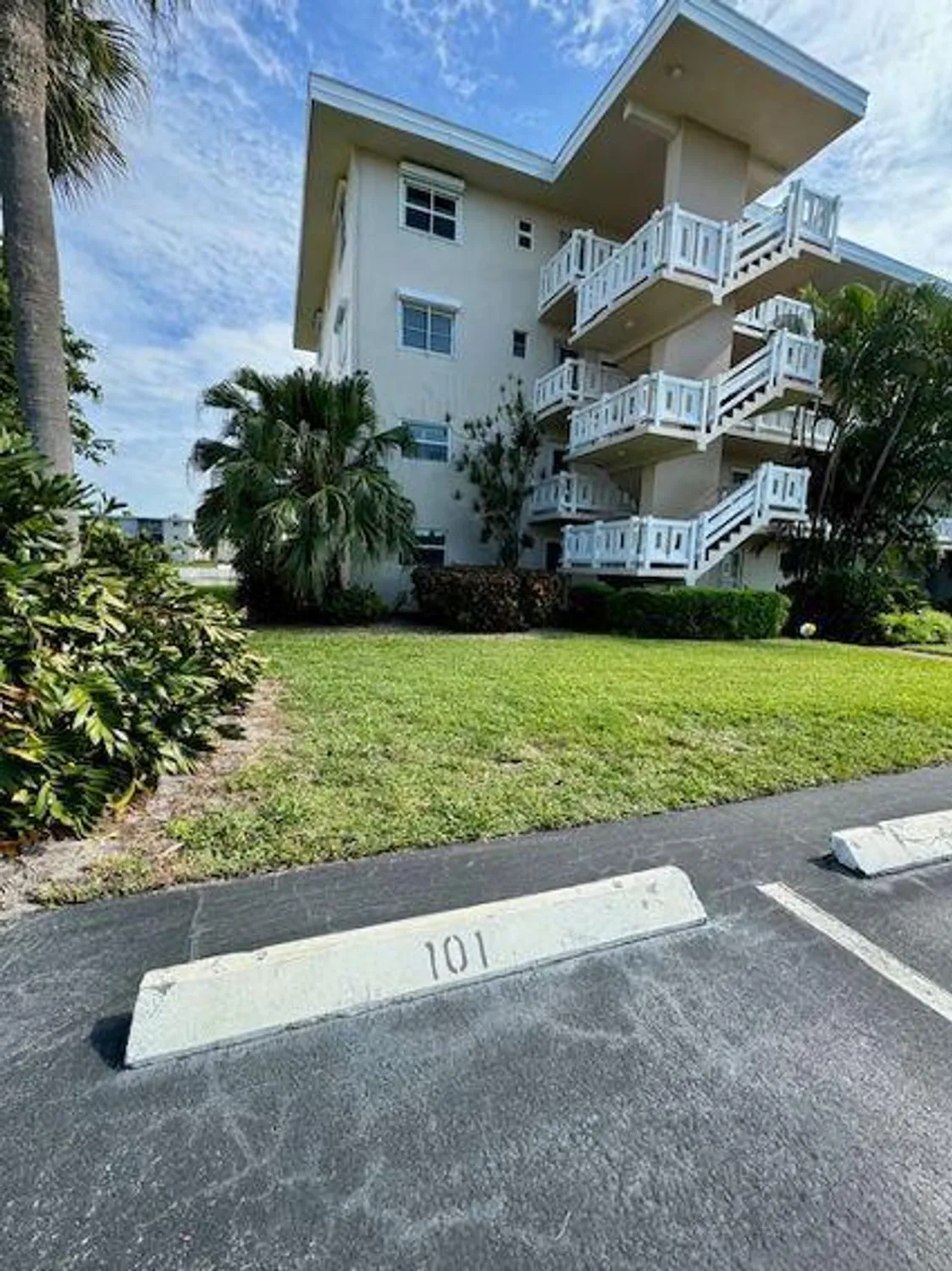 Property Slideshow image 8 of 45 | 2615 garden dr s apt 101, Lake Worth, FL, 33461