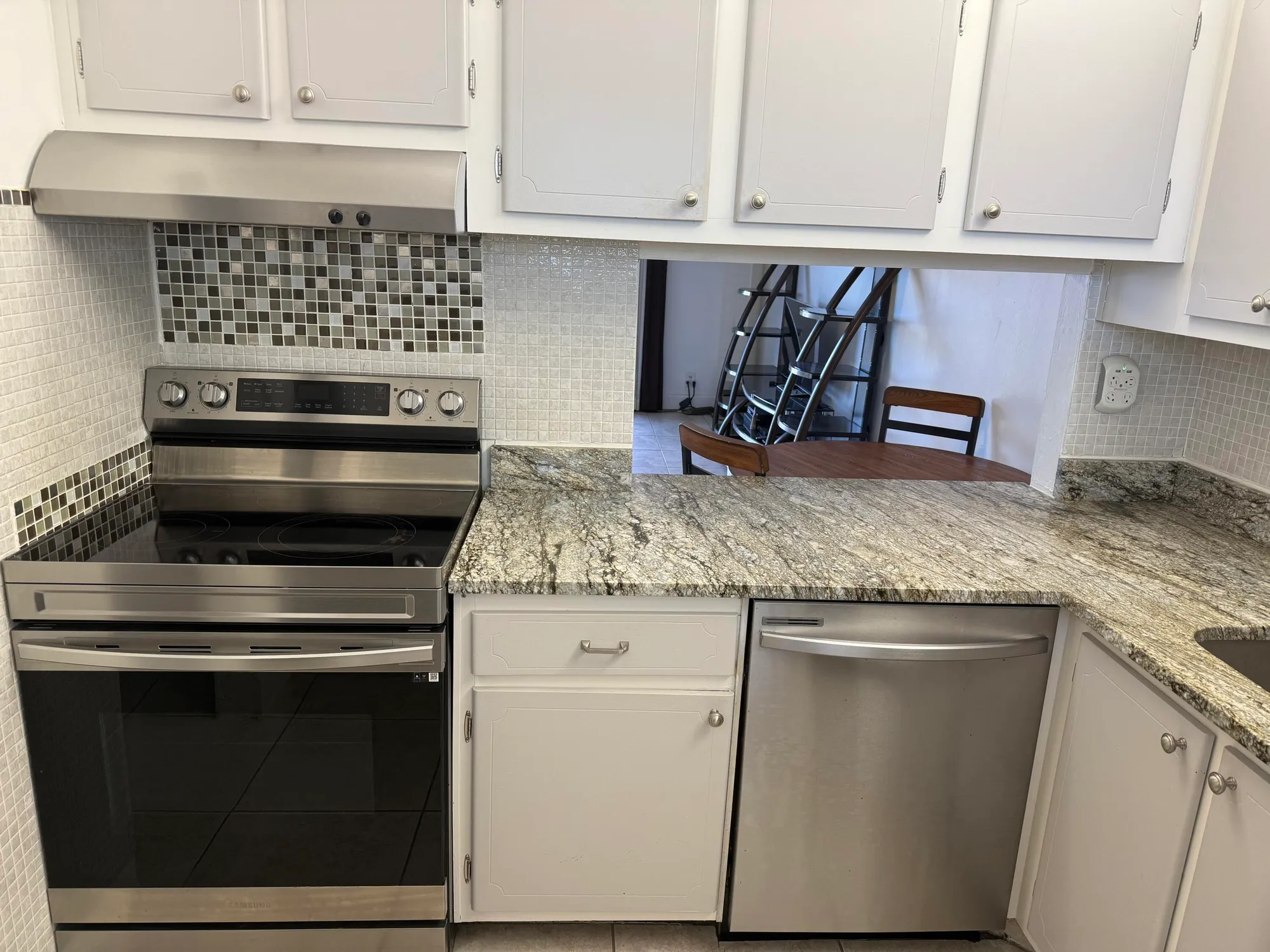 Property Slideshow image 7 of 20 | 2856 garden dr 201, Lake Worth, FL, 33461