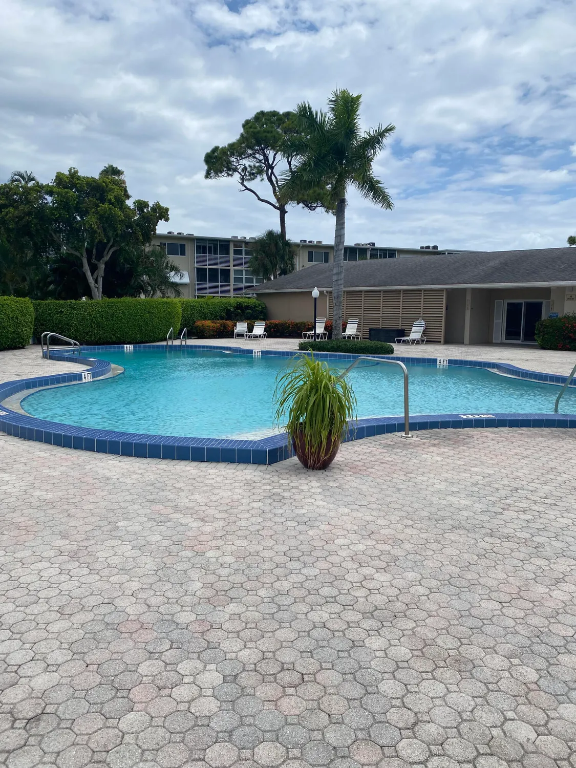 Property Slideshow image 14 of 20 | 2856 garden dr 201, Lake Worth, FL, 33461
