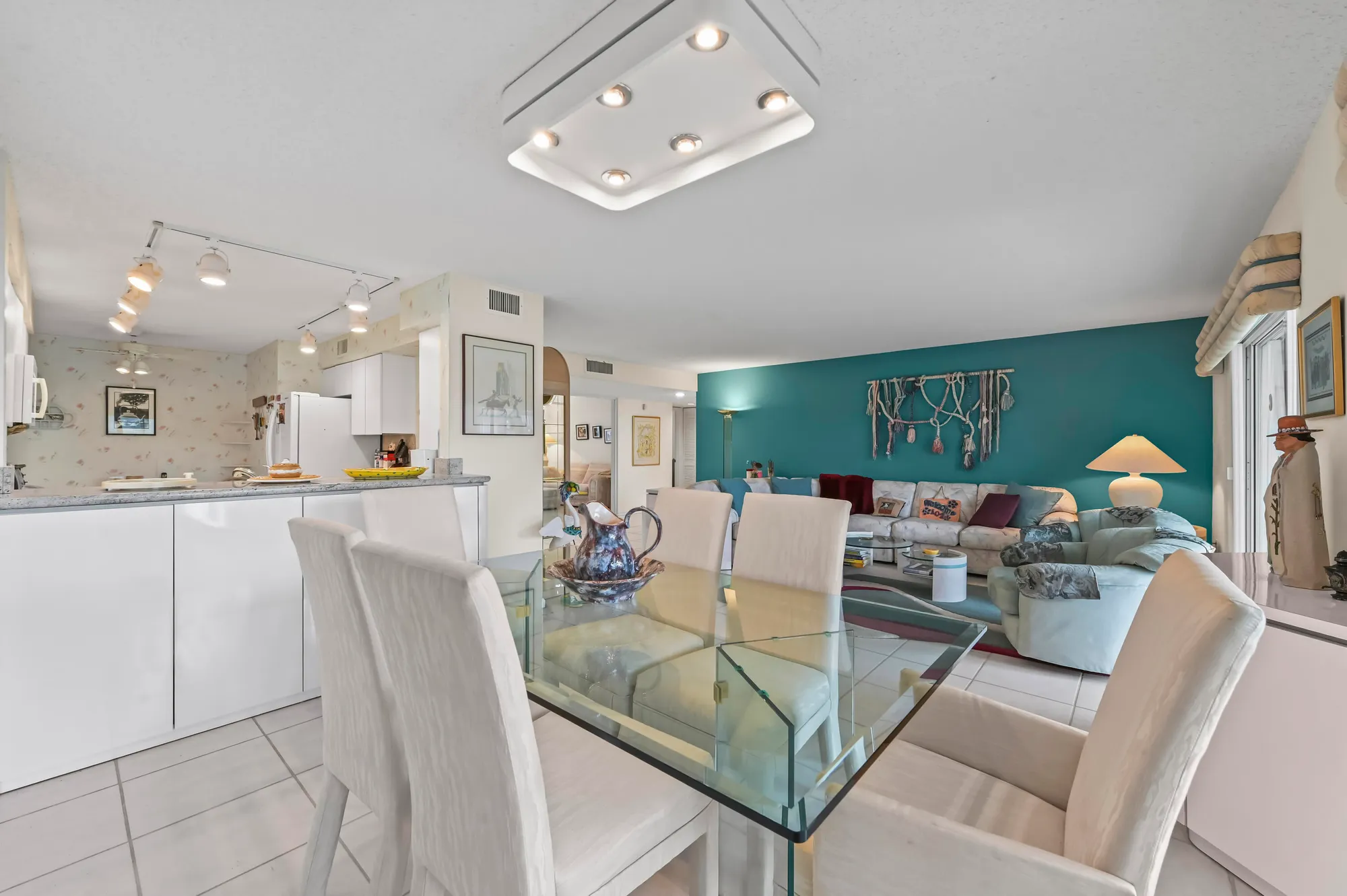 Property Slideshow image 8 of 31 | 9975 seacrest cir 102, Boynton Beach, FL, 33437