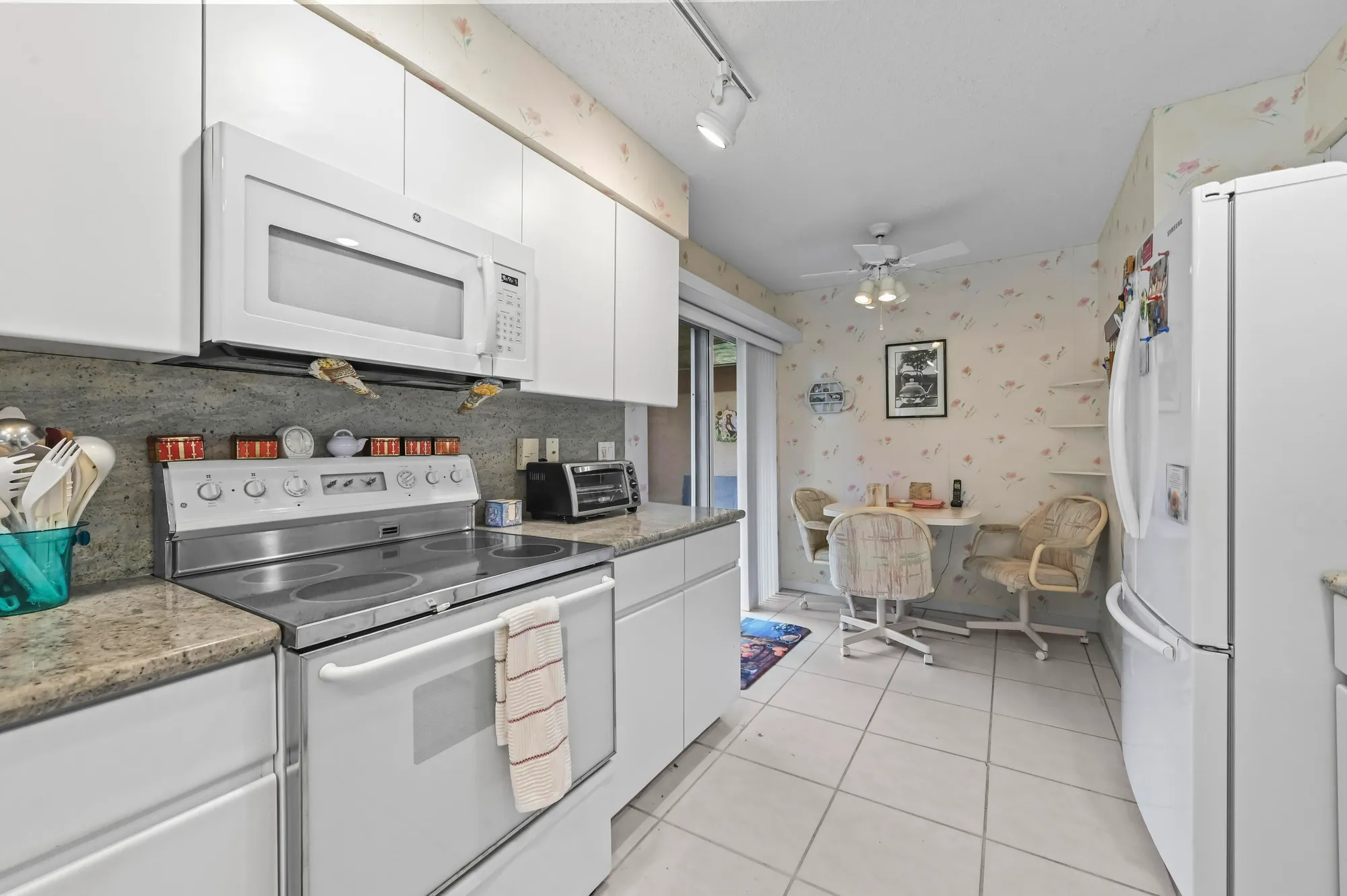 Property Slideshow image 11 of 31 | 9975 seacrest cir 102, Boynton Beach, FL, 33437