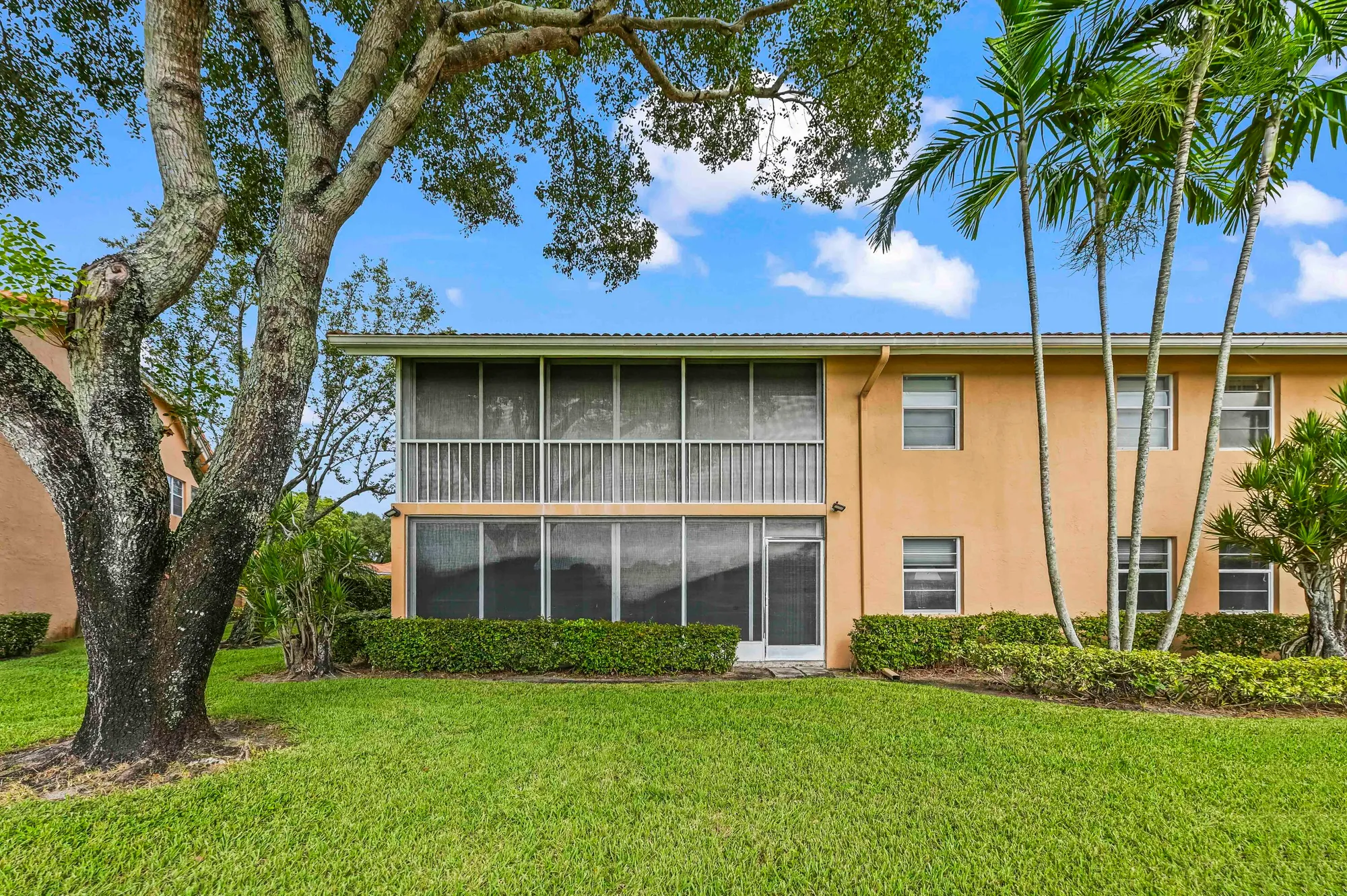 Property Slideshow image 25 of 31 | 9975 seacrest cir 102, Boynton Beach, FL, 33437