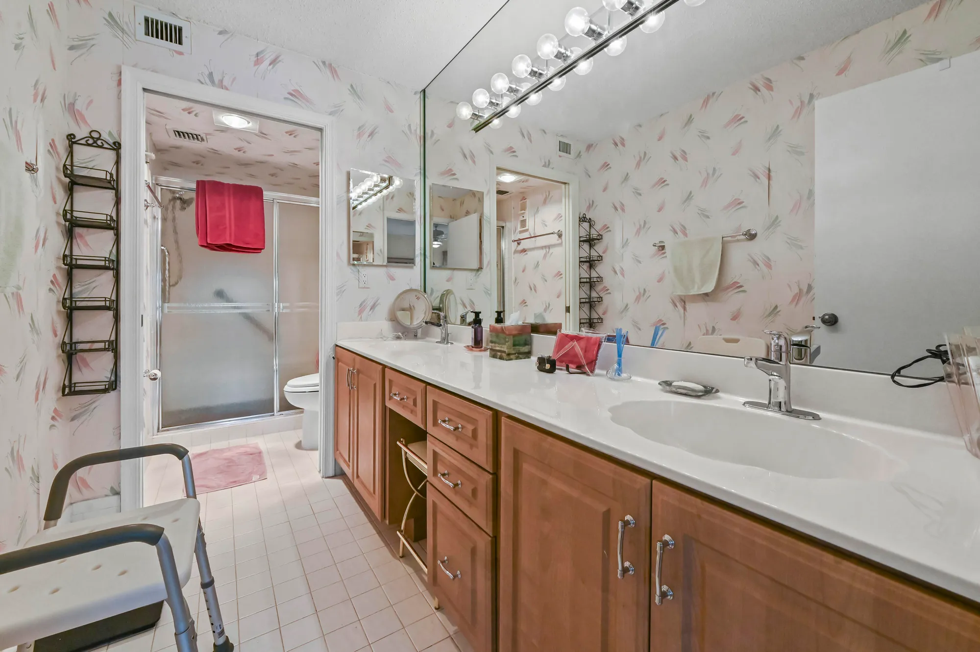 Property Slideshow image 23 of 31 | 9975 seacrest cir 102, Boynton Beach, FL, 33437